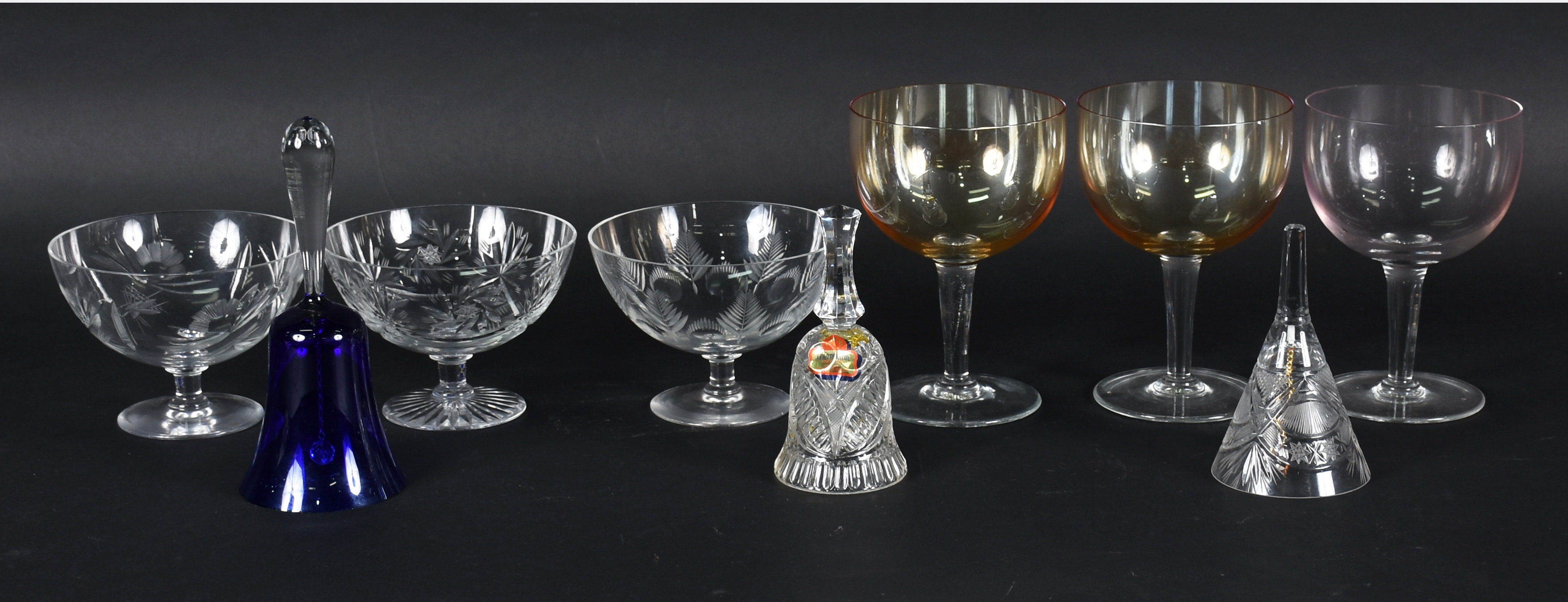 Nove peças sendo: 3 bowls de cristal amarelo , 3 bowls de cristal e 3... - foto 1 de 7