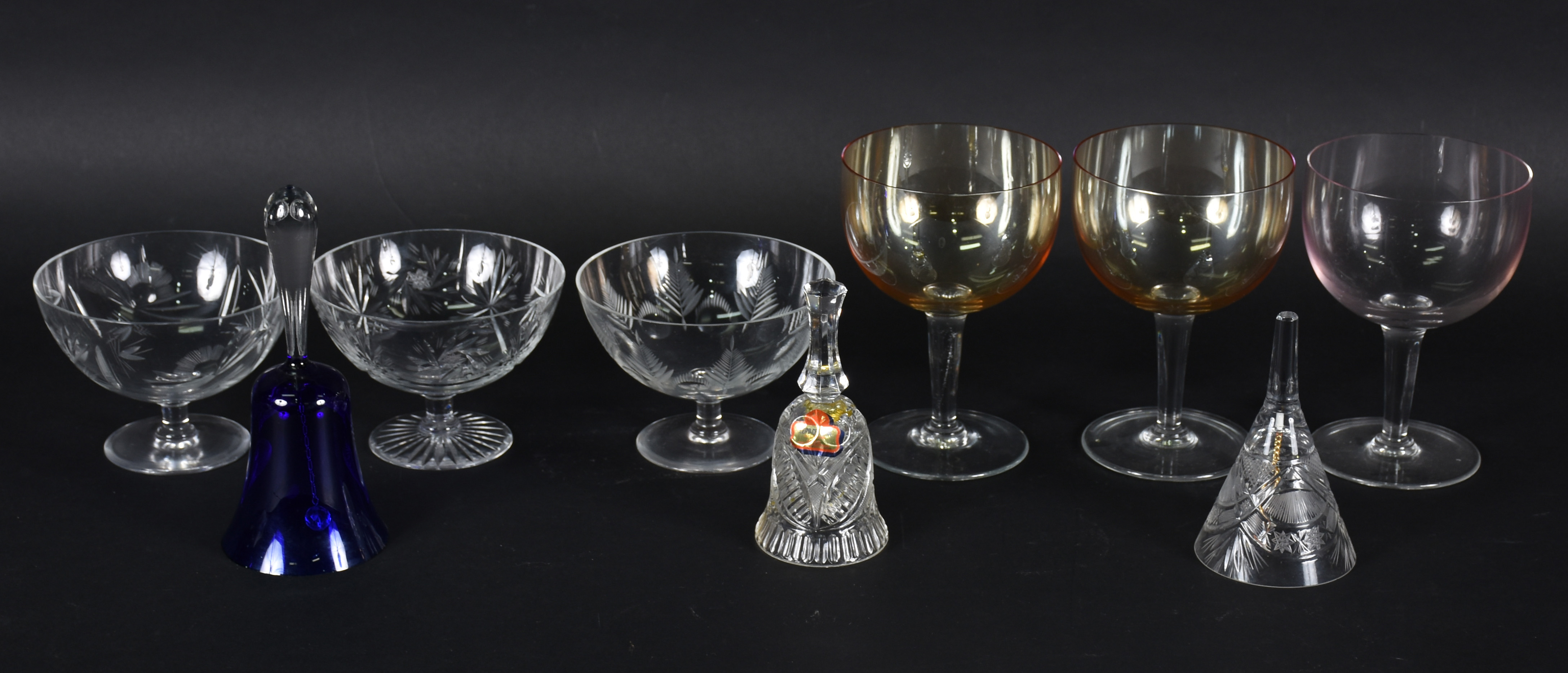 Nove peças sendo: 3 bowls de cristal amarelo , 3 bowls de cristal e 3... - foto 2 de 7