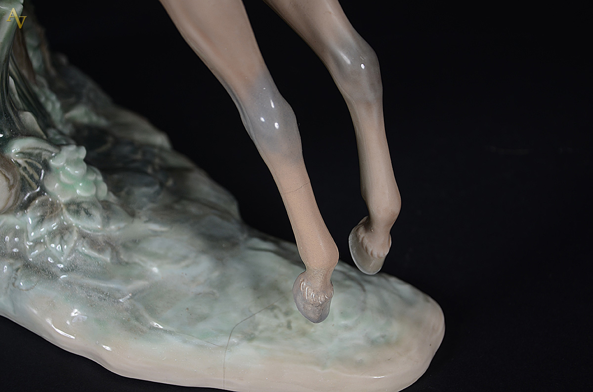 LLADRO - Escultura de porcelana representando jóqueis de corrida... - foto 3 de 3