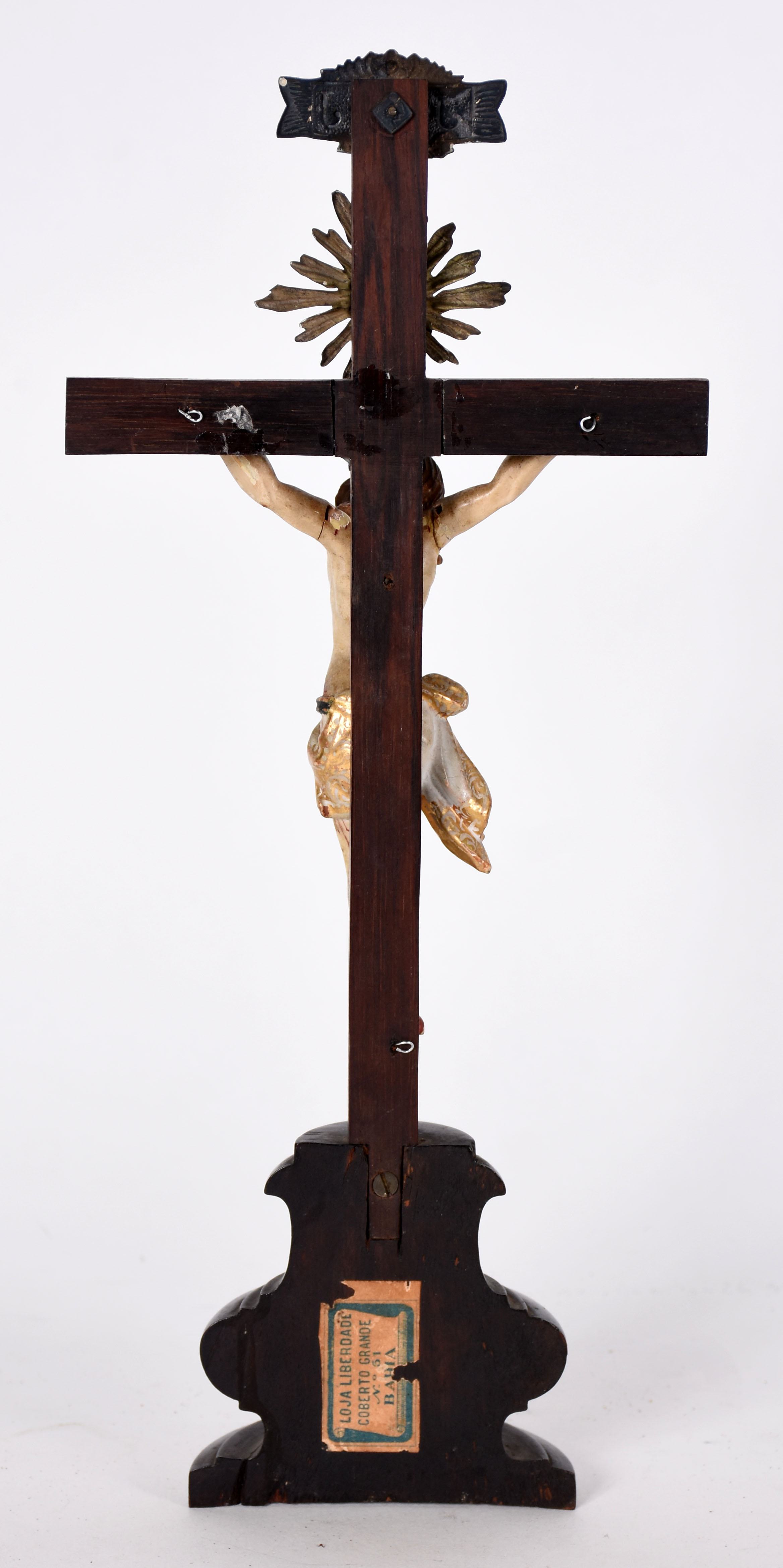 Crucifixo de madeira com figura de Cristo ricamente entalhada e... - foto 3 de 6