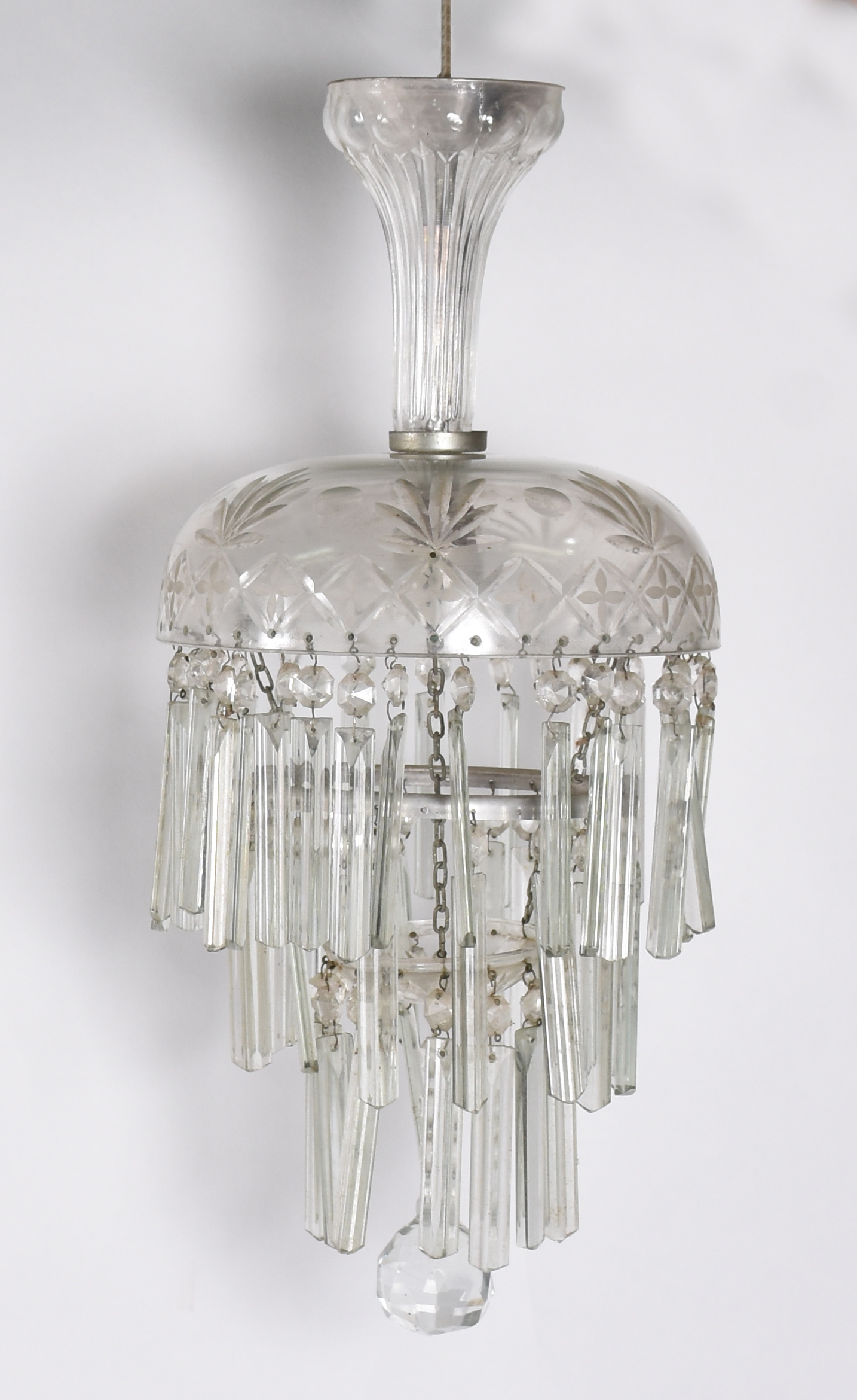 Lustre de cristal com pingentes. - foto 1 de 3