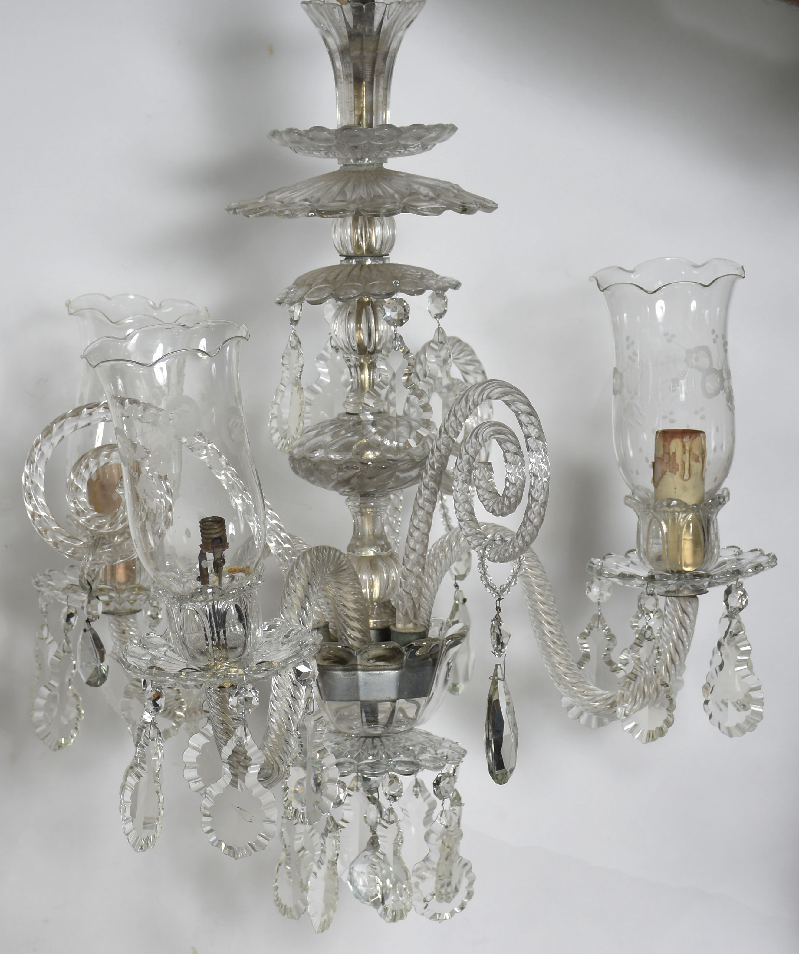 Lustre de cristal para 3 luzes, mangas lavradas (falta um cilindro... - foto 1 de 5