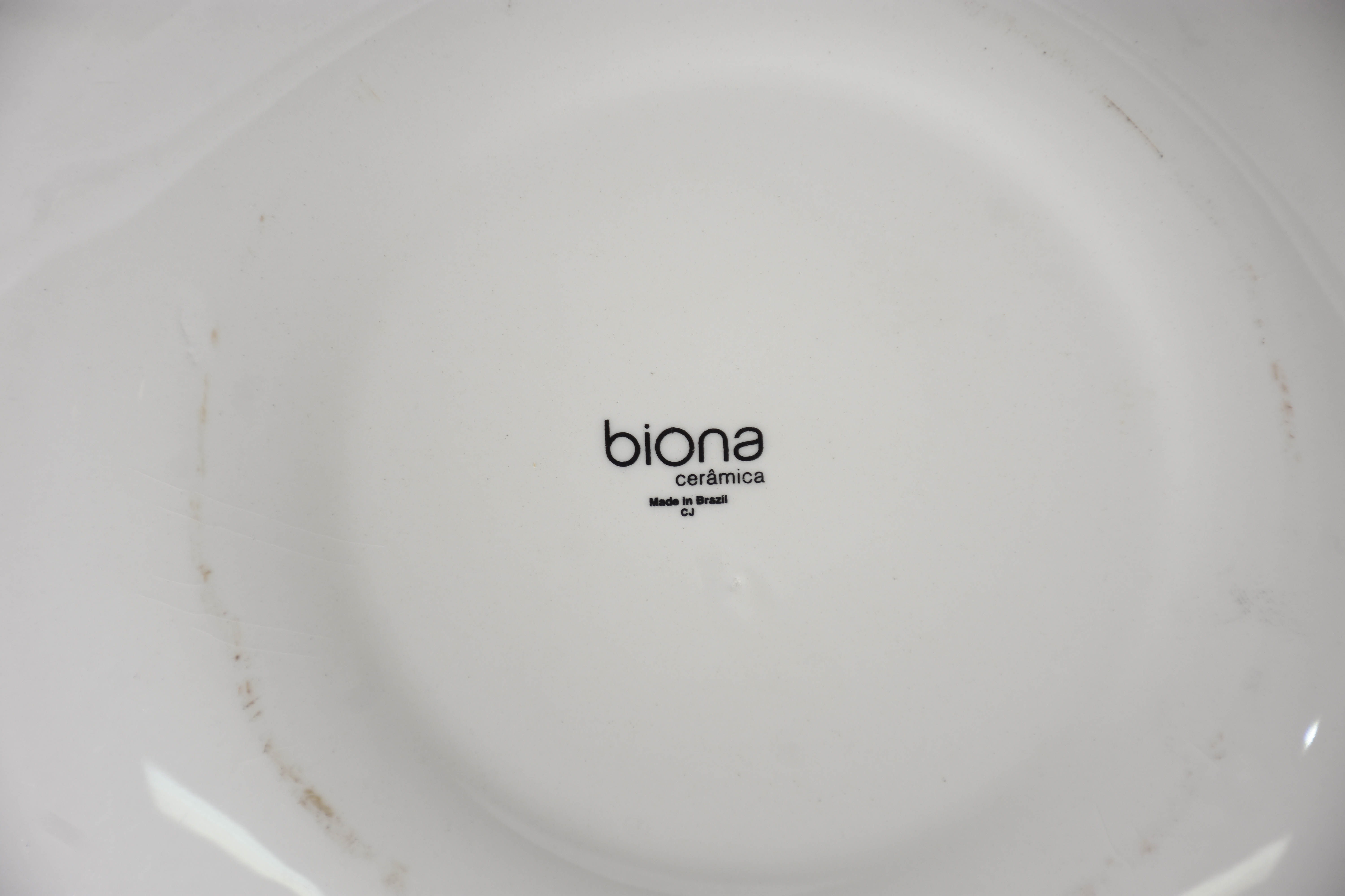 Aparelho de porcelana Biona azul e branca sendo: 17 pratos rasos;15... - foto 7 de 7
