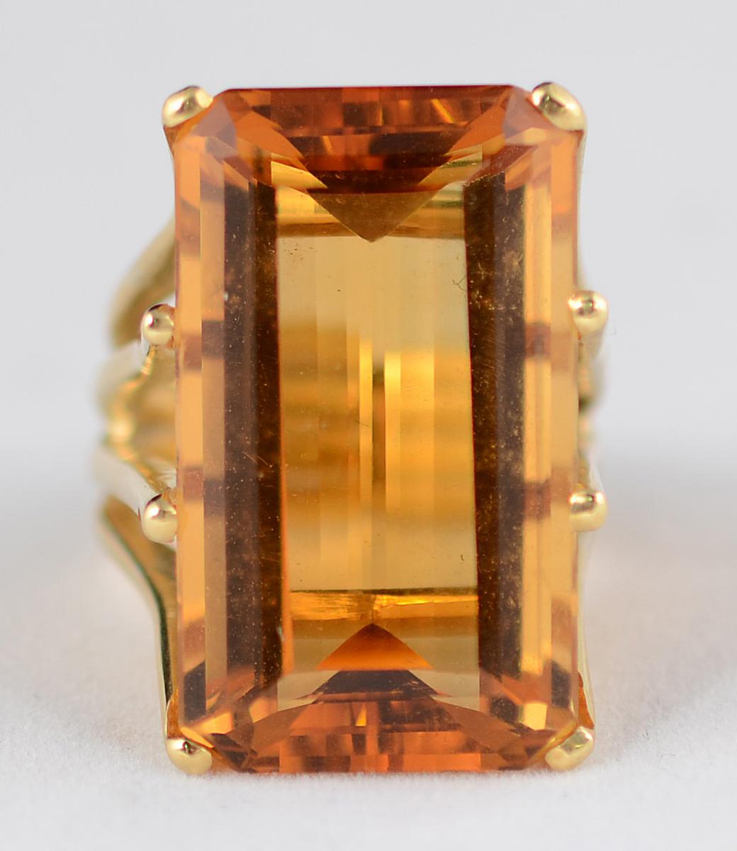 Anel de ouro amarelo 18 k com citrino, lapidação retangular com 8... - foto 2 de 2