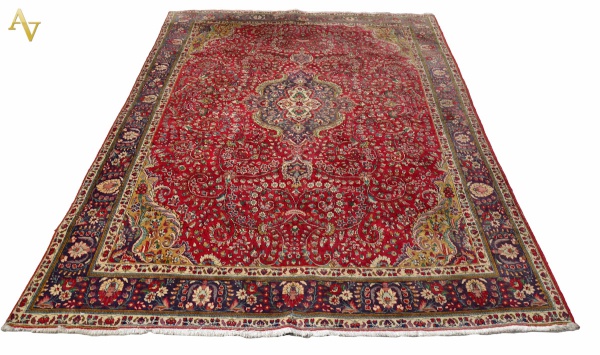 Tapete Tabriz medindo 4.05 x 3.08 m.