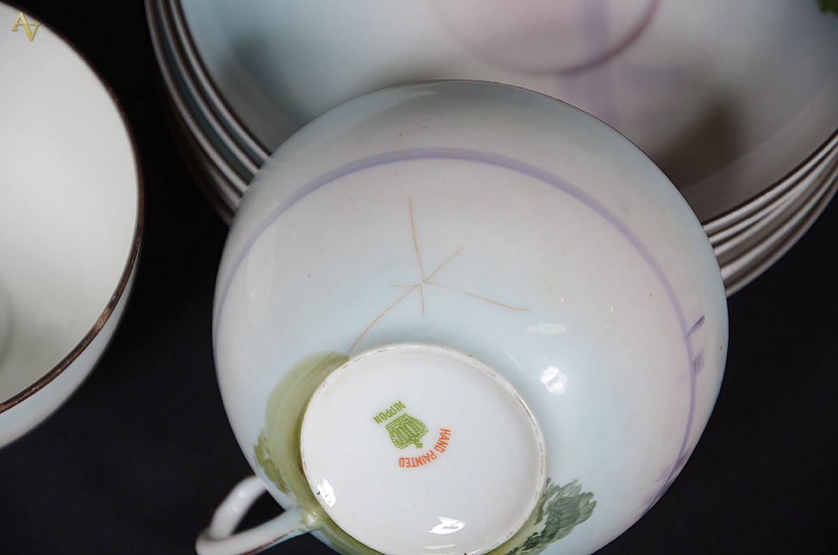 Dois jogos de porcelana japonesa, sendo: um pintado à mão, Nippon... - foto 4 de 4