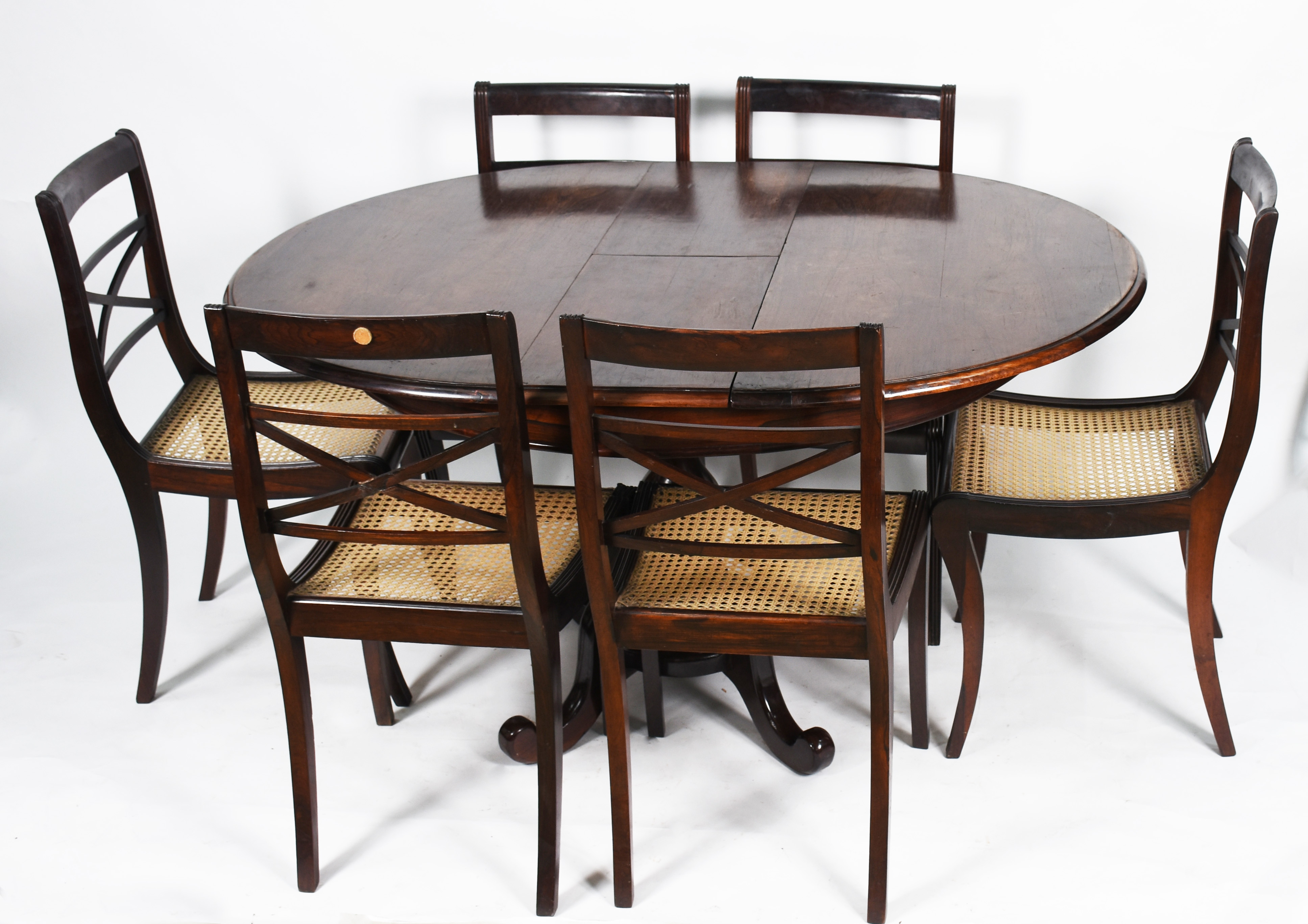 Mesa de jantar de jacarandá com 6 cadeiras.( tábua extensora medindo... - foto 1 de 6