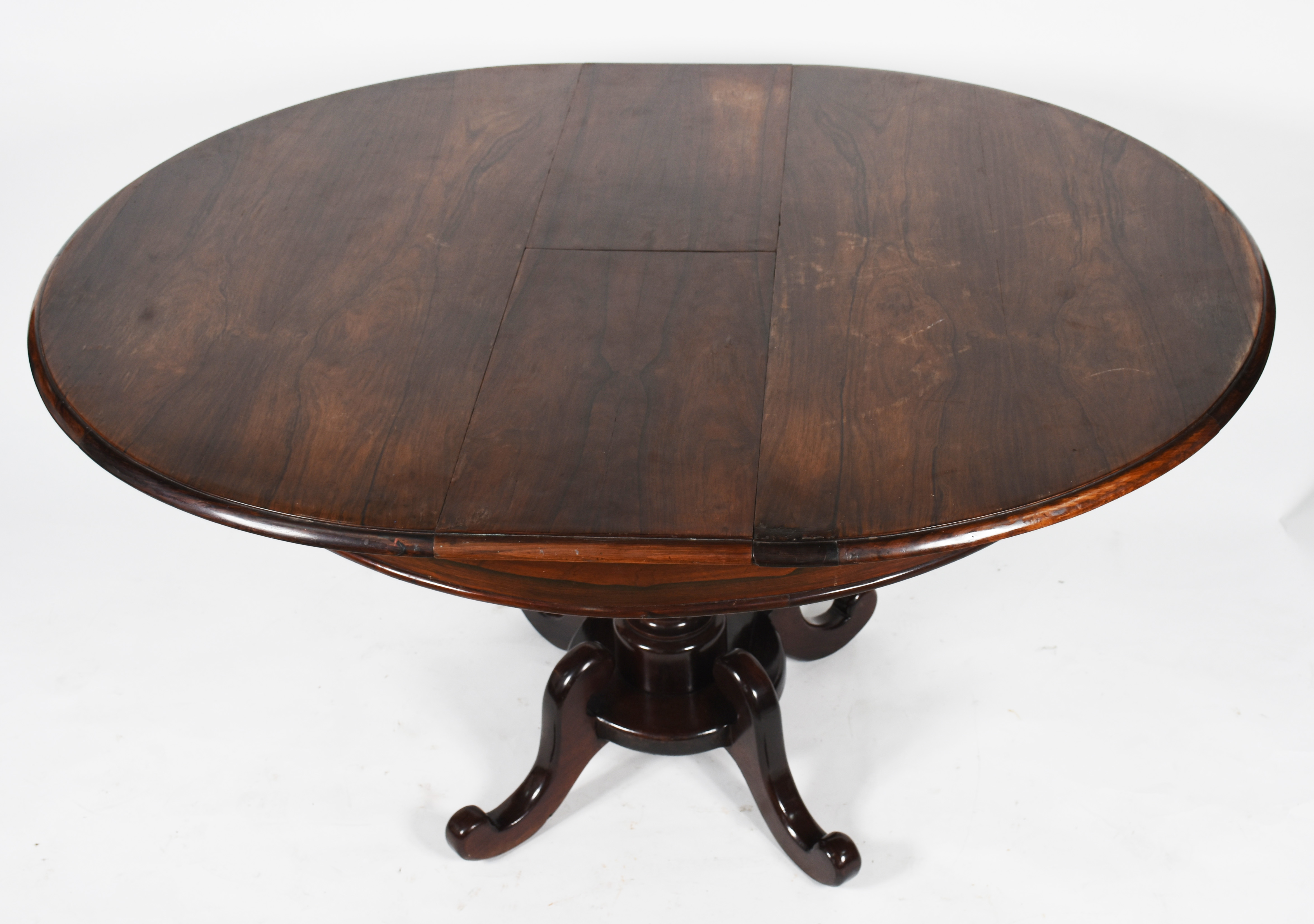 Mesa de jantar de jacarandá com 6 cadeiras.( tábua extensora medindo... - foto 2 de 6