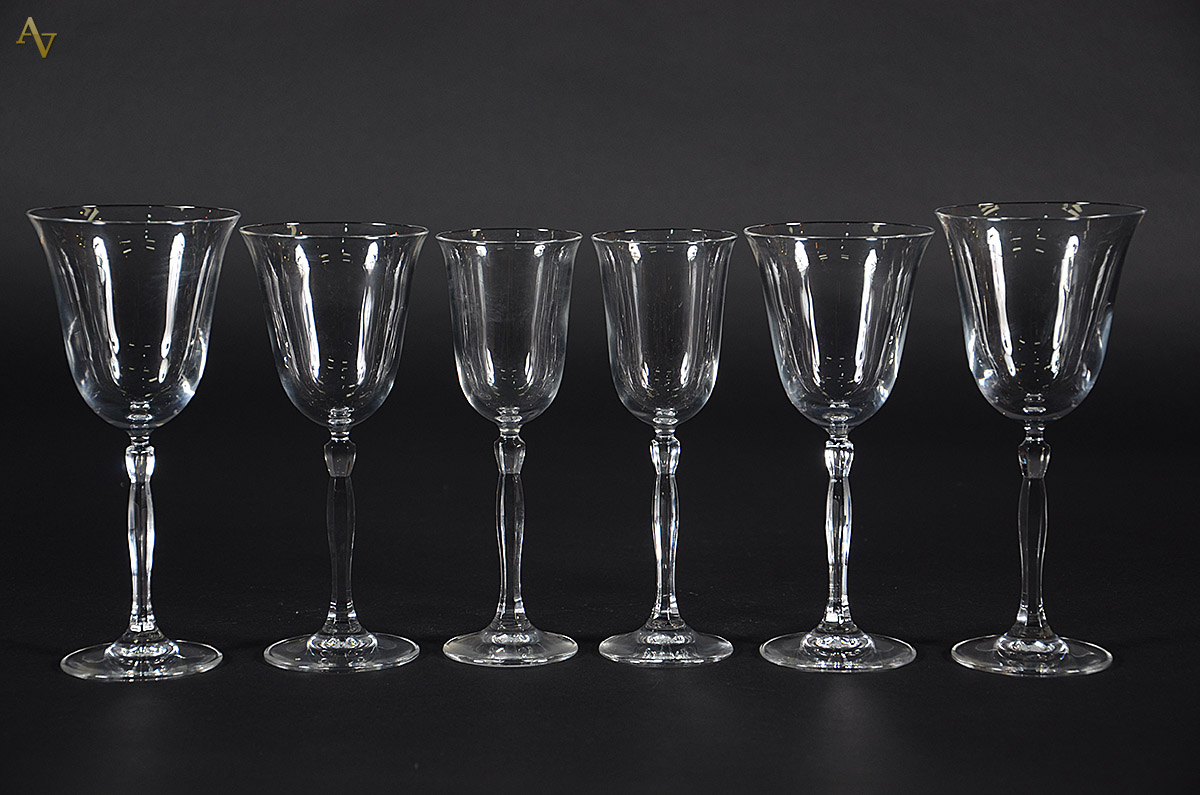 Serviço de cristal liso composto de 12 cálices para vinho tinto, 8...