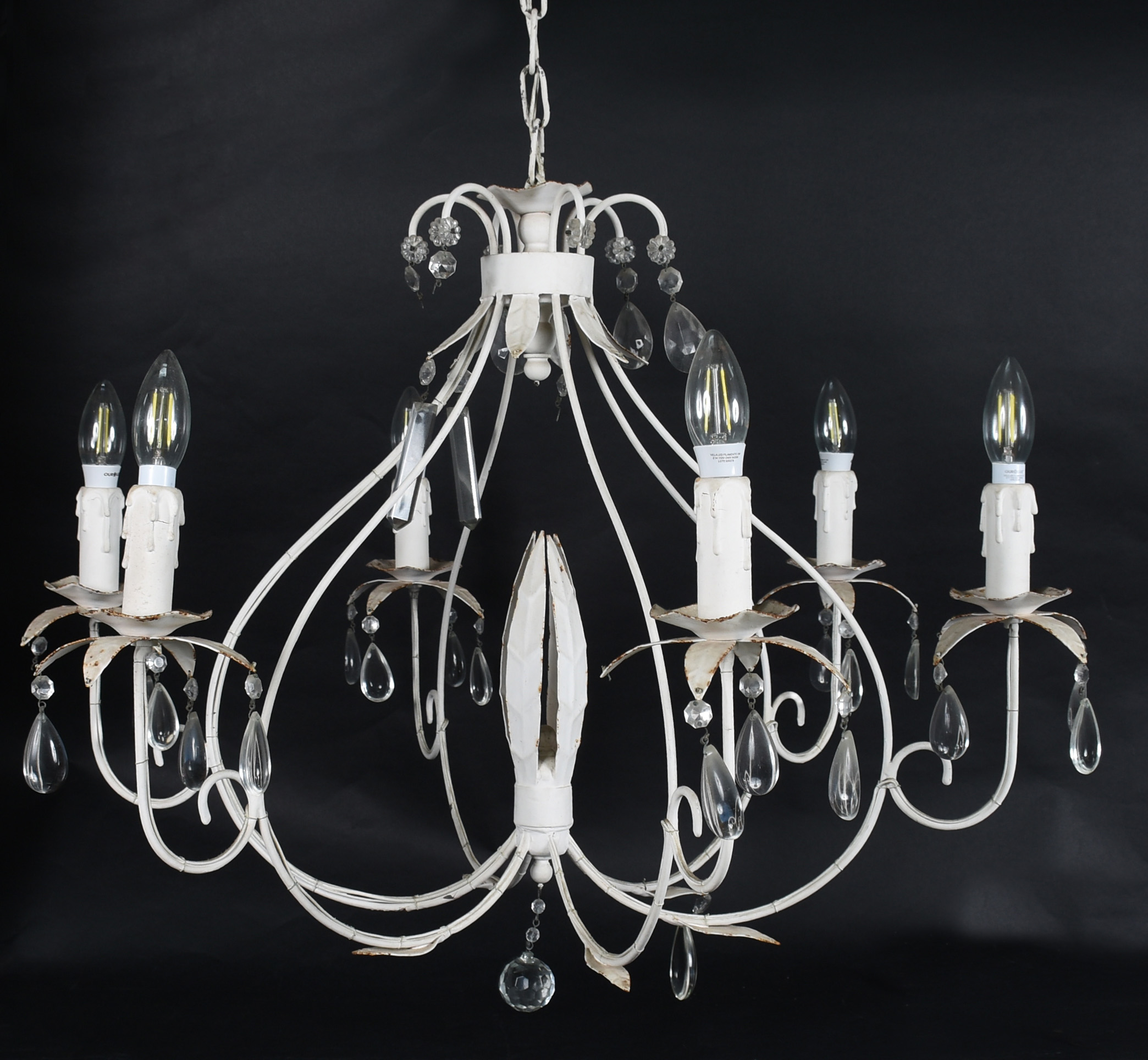 Lustre para 6 lâmpadas de metal pintado de branco com pingentes de... - foto 1 de 3