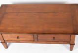 Mesa de centro de madeira nobre com 2 gavetas q... - Mesa de centro de madeira nobre com 2 gavetas que abrem para ambos os lados  e  pranchas  laterais deslizantes.