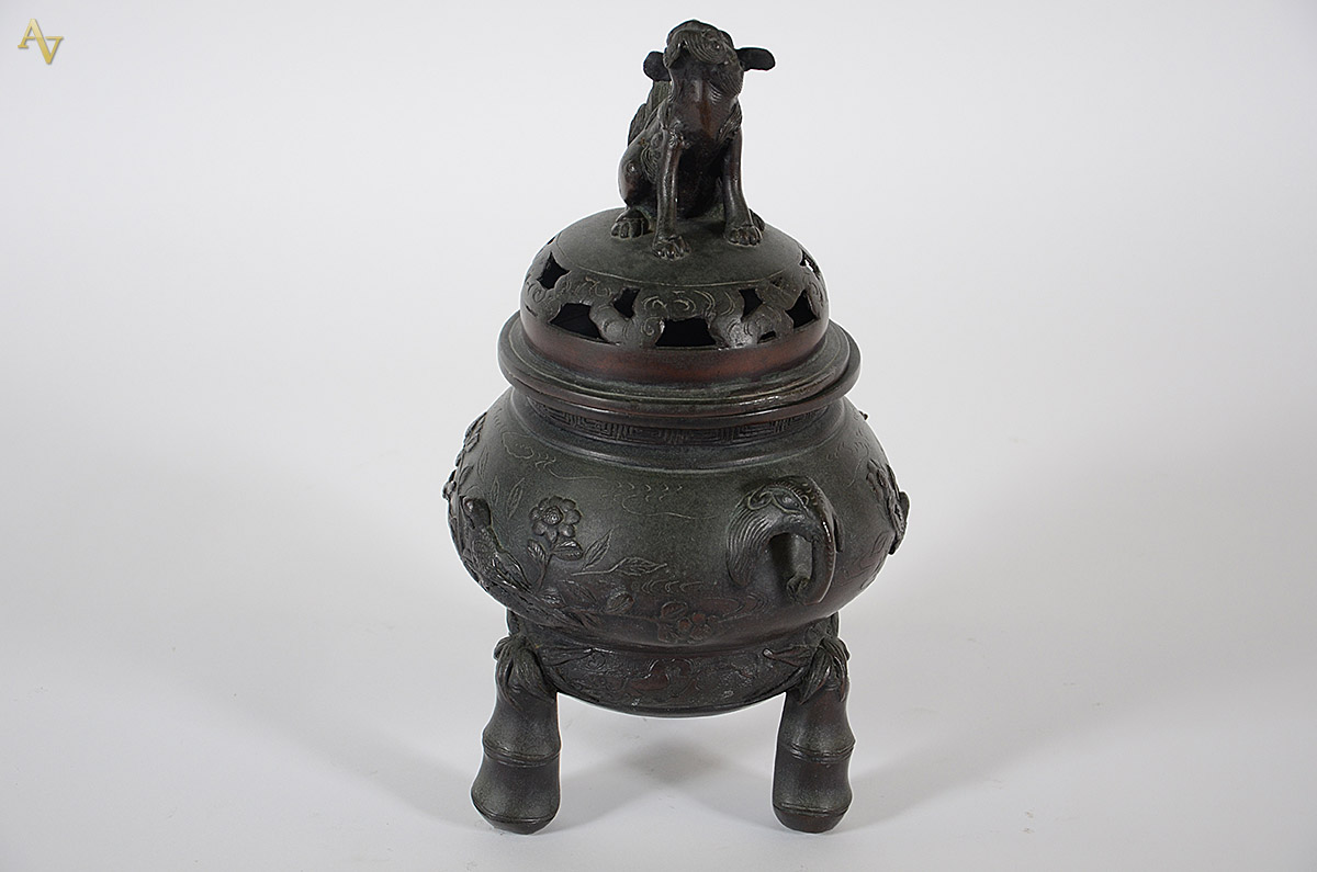 Incensório de bronze chinês com tampa em forma de cão de fó... - foto 2 de 2