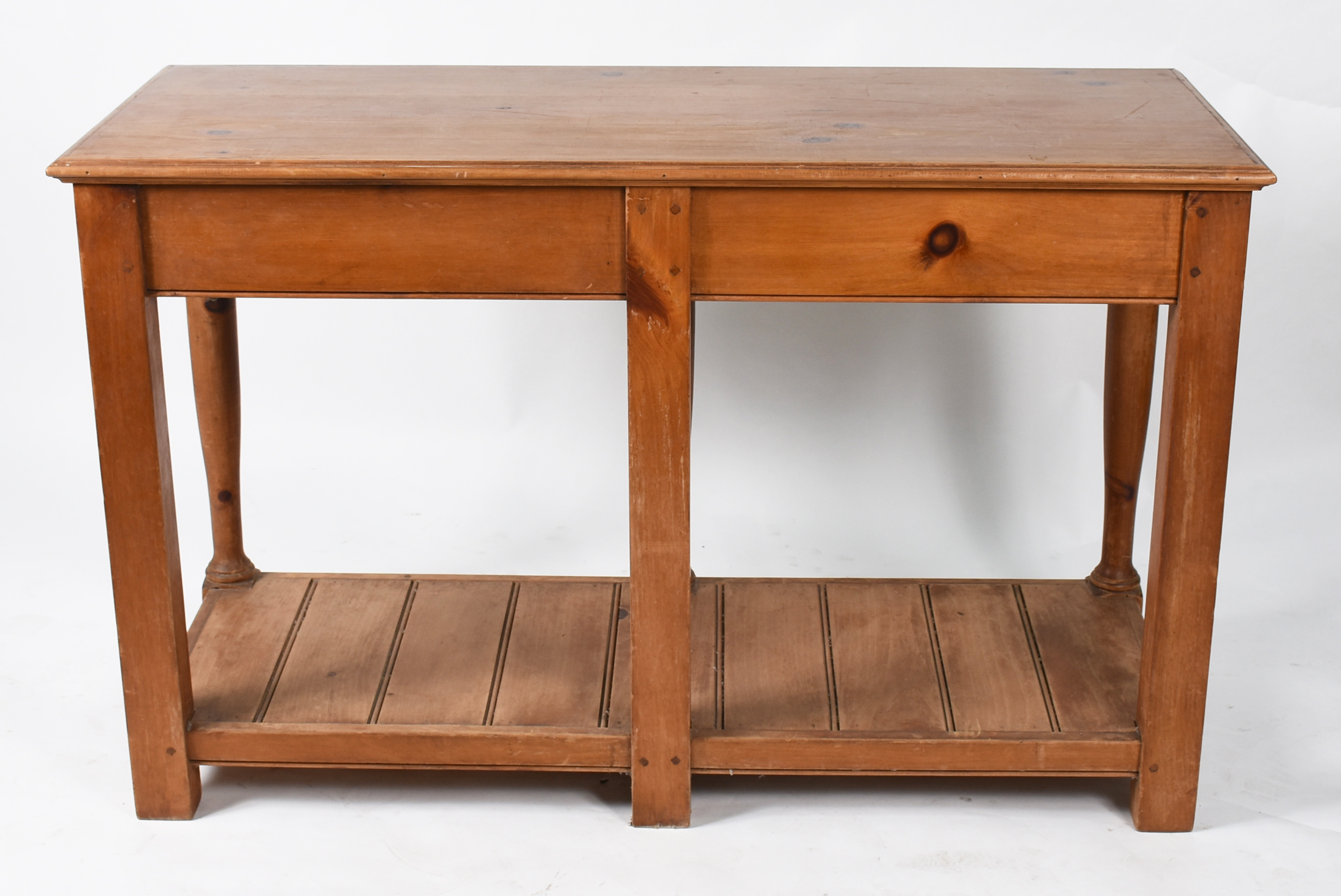 Console de madeira com 2 gavetas e platô inferior ligadas por colunas... - foto 4 de 4