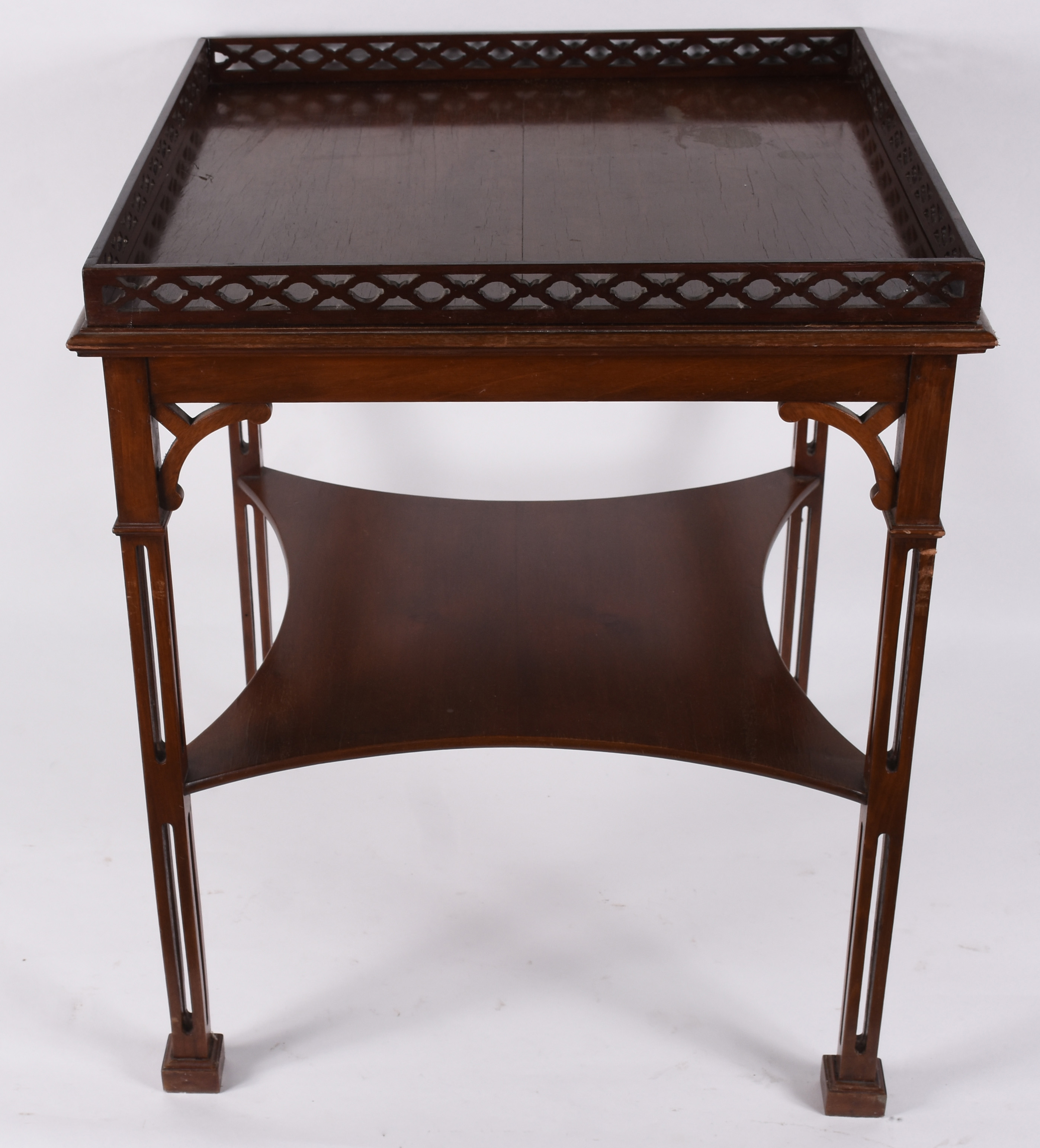 Mesa lateral de madeira nobre, galeria vazada, platô inferior e... - foto 1 de 2