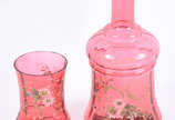 Verre d'eau  de antigo vidro rosa esmaltado com... - Verre d'eau  de antigo vidro rosa esmaltado com flores em policromia .