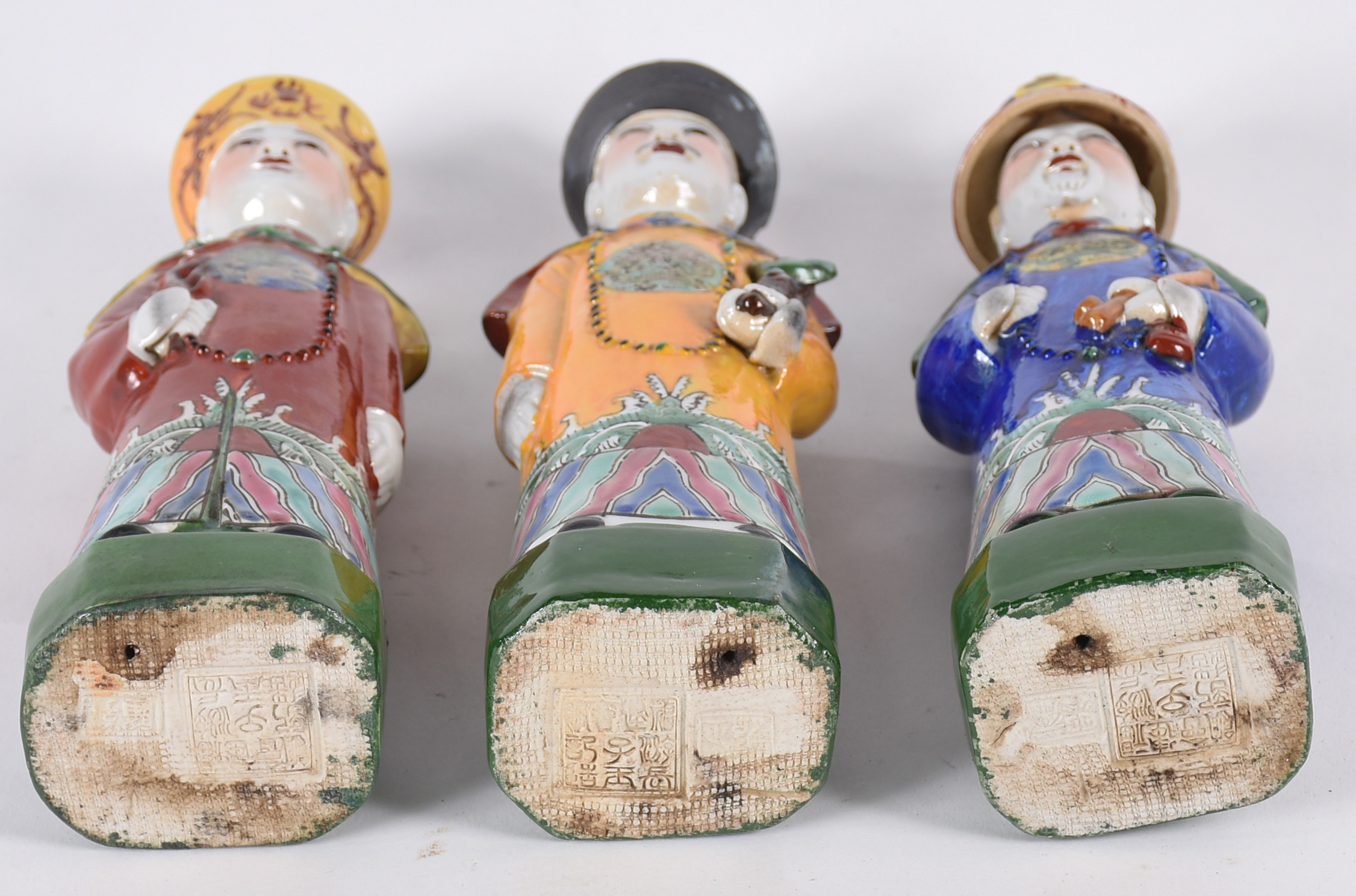 Três figuras de dignitários chineses de porcelana policromada. Marcas... - foto 5 de 5