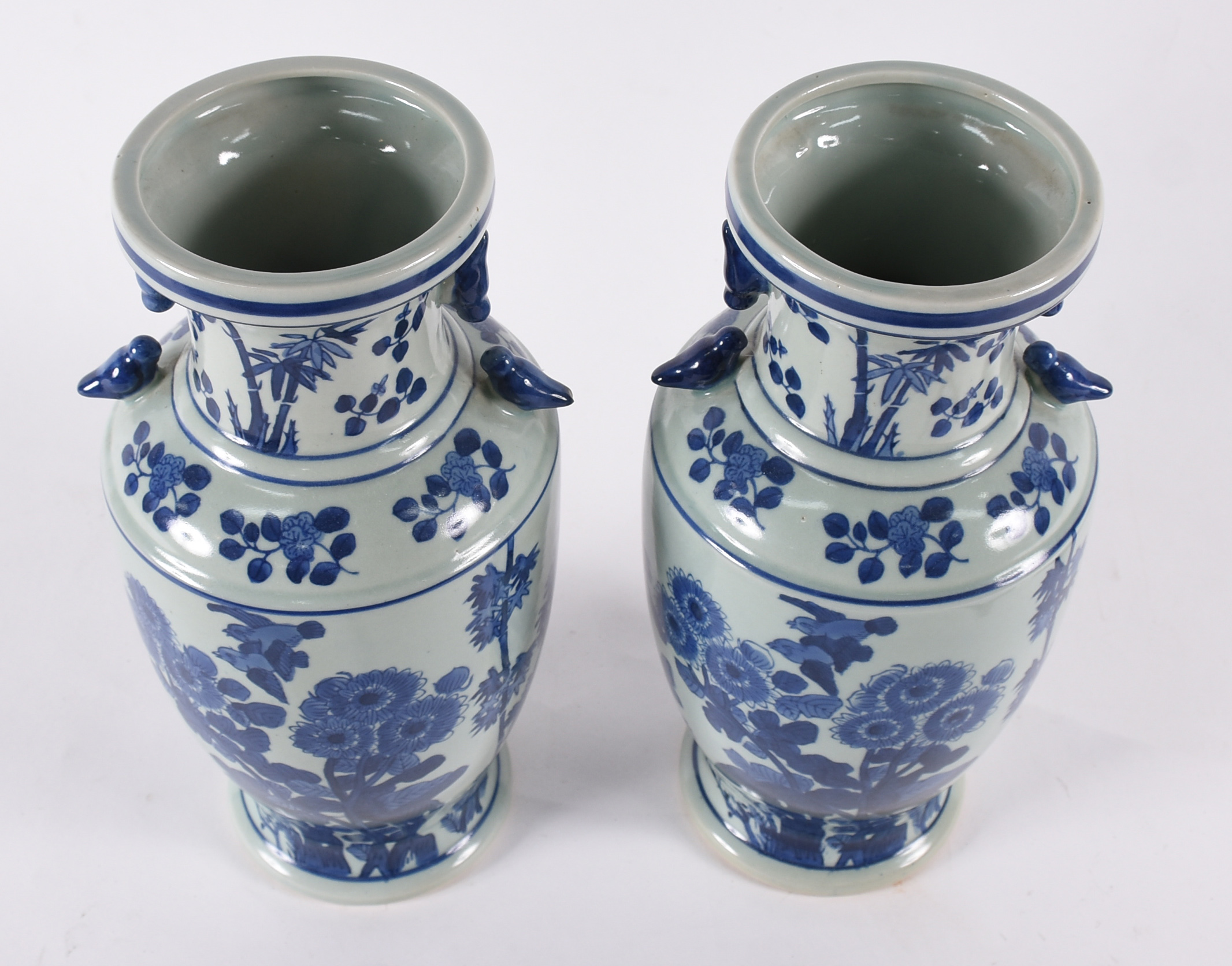 Par de vasos de porcelana chinesa azul e branca floral . - foto 3 de 5