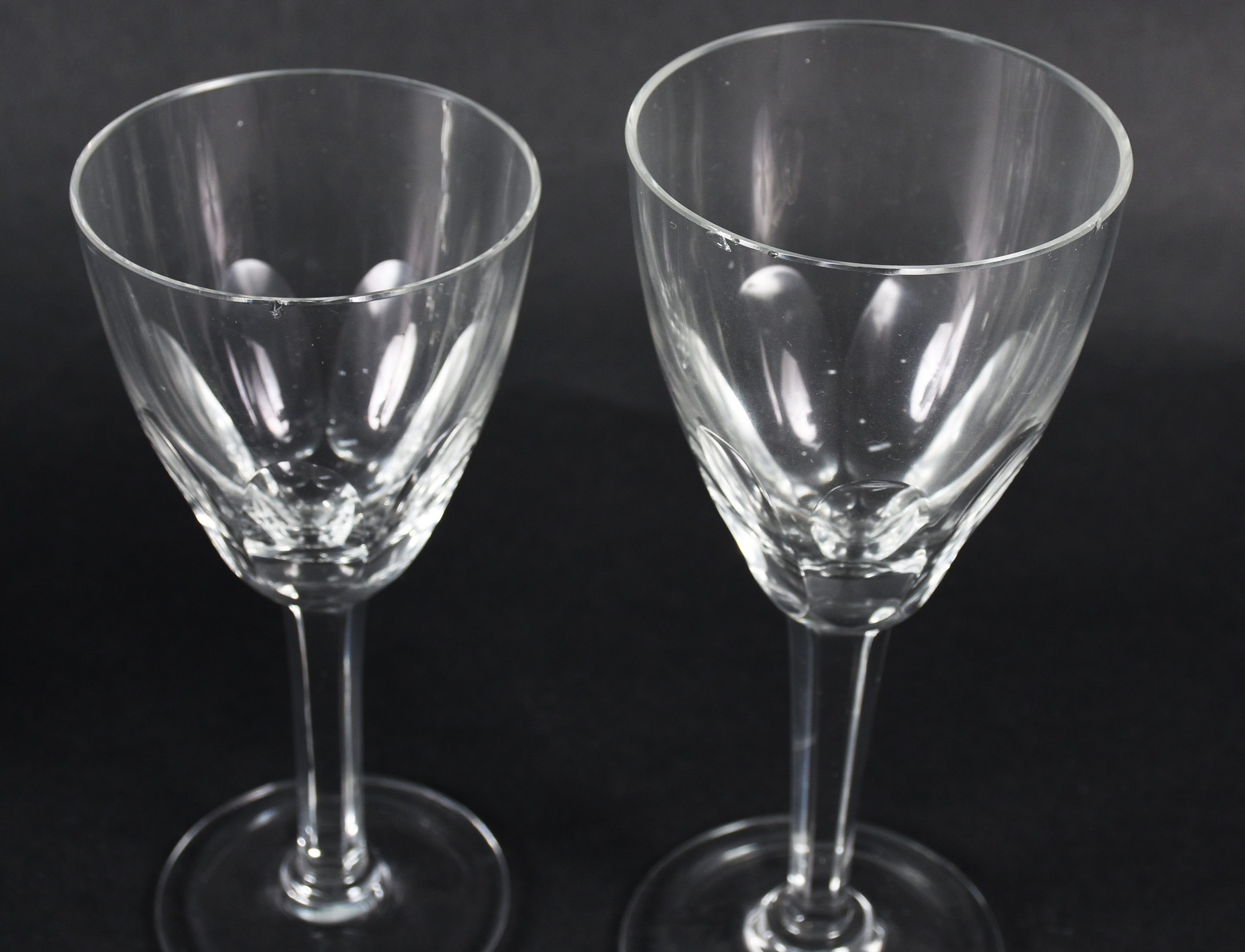 Serviço de cristal facetado composto de: 9 flutes, 9 para água, 8... - foto 4 de 4