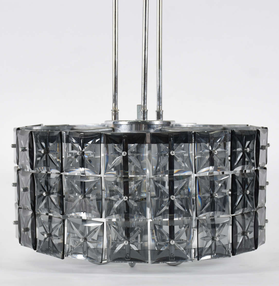 Lustre de metal com placas de vidro fumê, anos 60. - foto 1 de 3