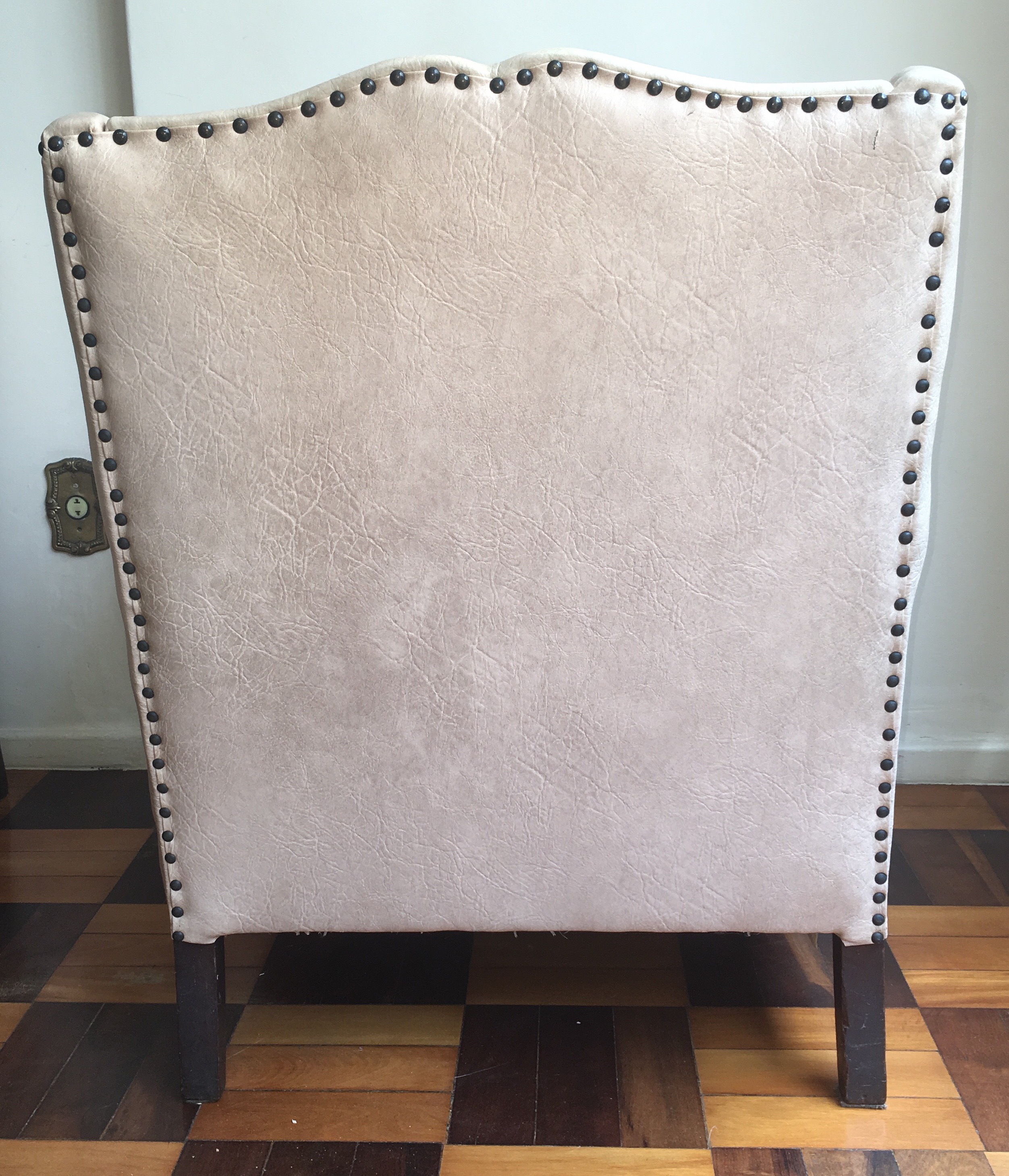 Sofá para dois lugares e par de poltronas estofadas e forradas de... - foto 5 de 8
