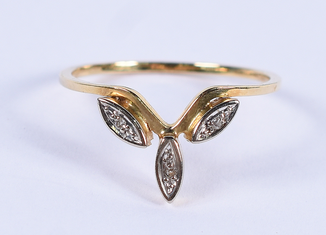 Anel de ouro 18 k com brilhantes. Aro 16.(Por questão de segurança a... - foto 1 de 3