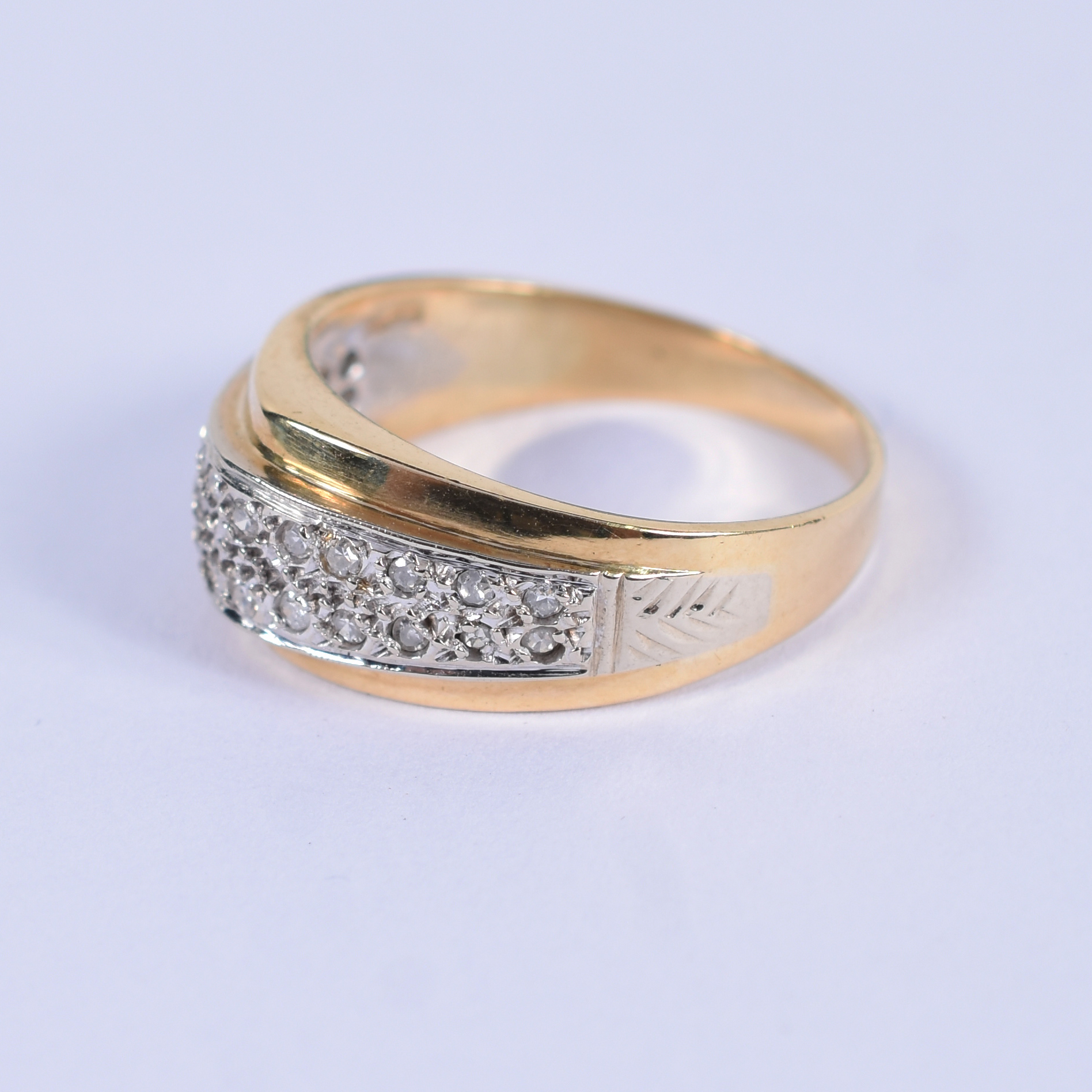 Anel de ouro 18 k com brilhante . Aro 16.(Por questão de segurança a... - foto 2 de 4