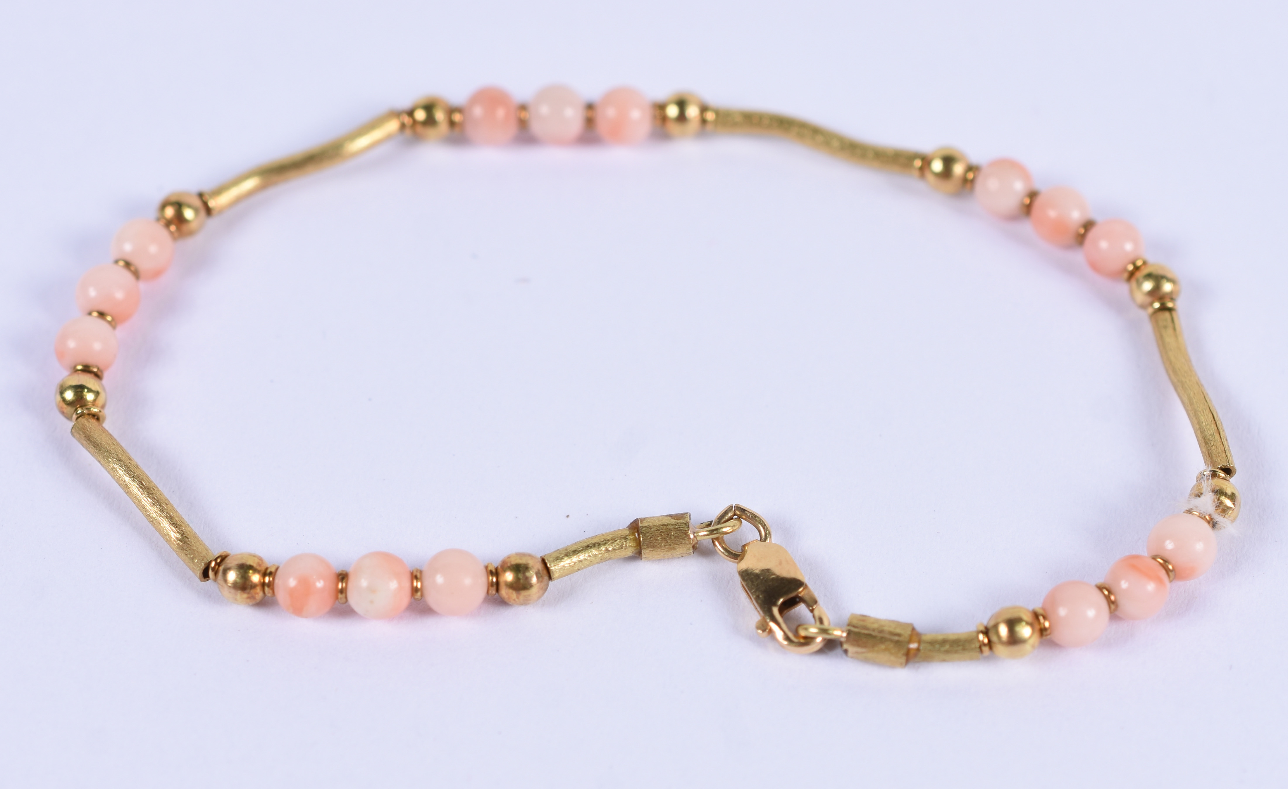 Pulseira de ouro 18 k e coral.(Por questão de segurança a peça não se... - foto 2 de 3