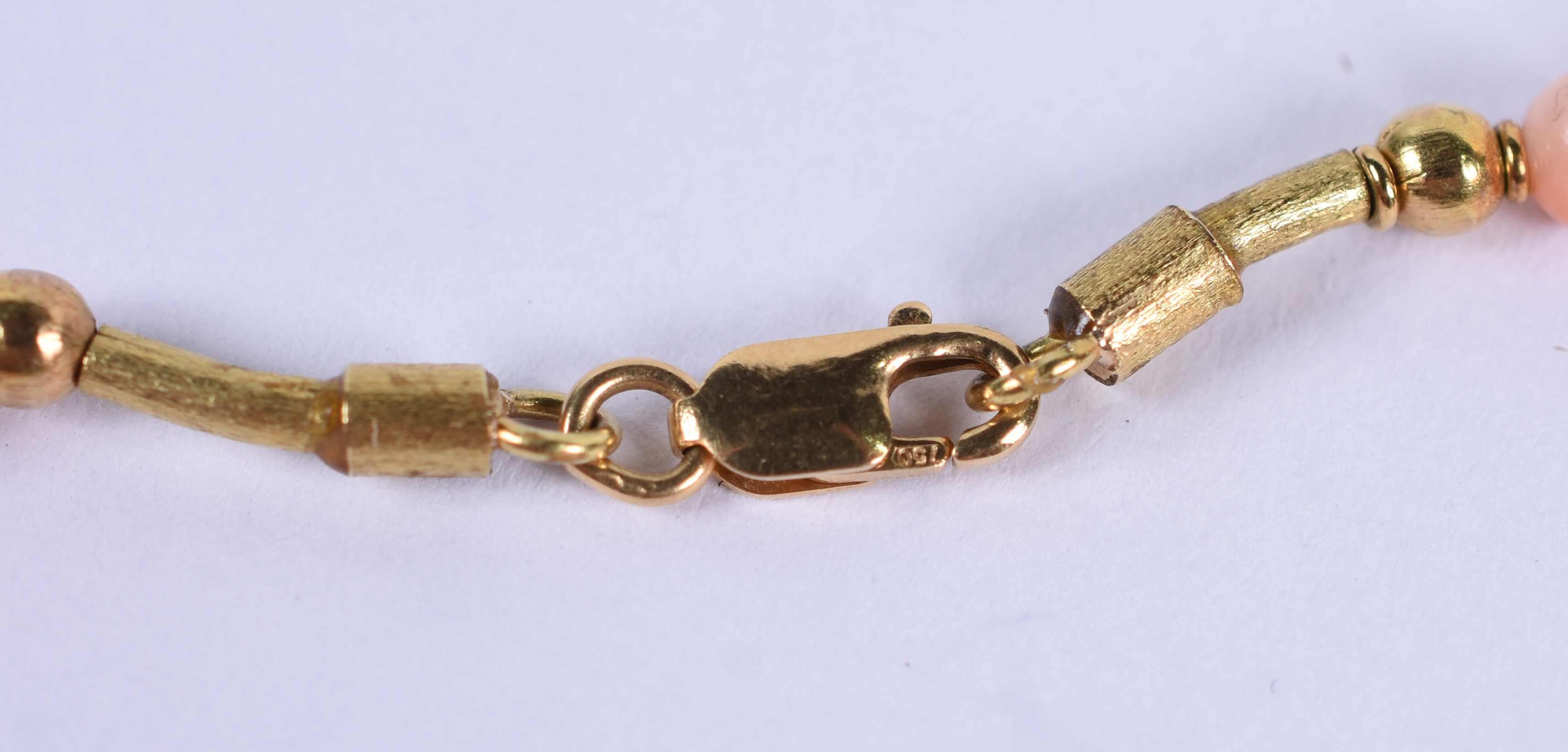 Pulseira de ouro 18 k e coral.(Por questão de segurança a peça não se... - foto 3 de 3