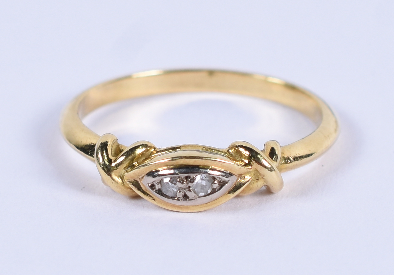 Anel de ouro 18 k com brilhantes .Aro 15.(Por questão de segurança a... - foto 1 de 3