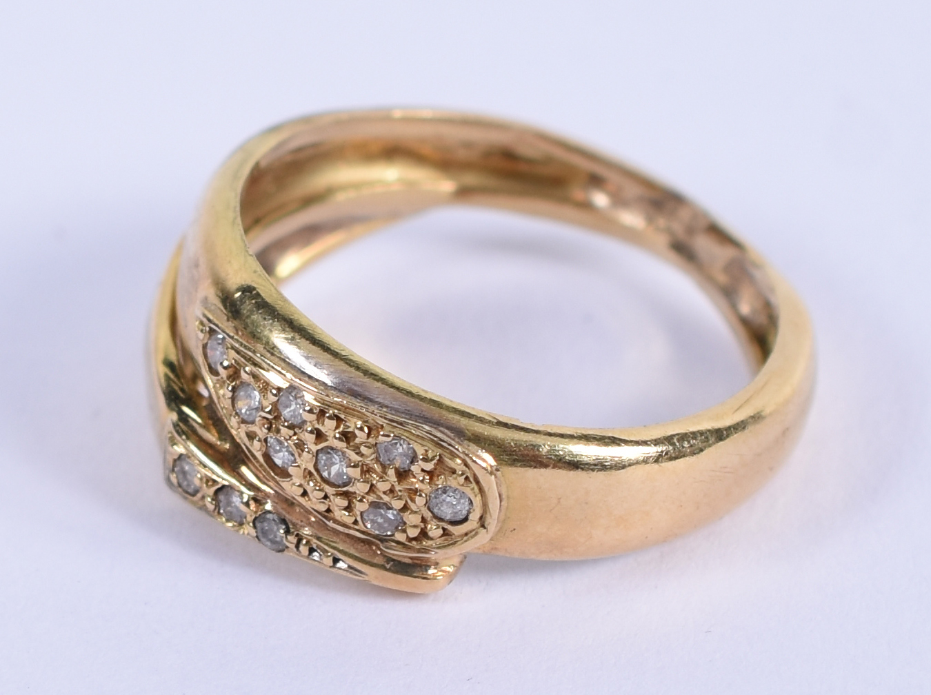 Anel de ouro 18 com brilhante .Aro 18.(Por questão de segurança a... - foto 2 de 4