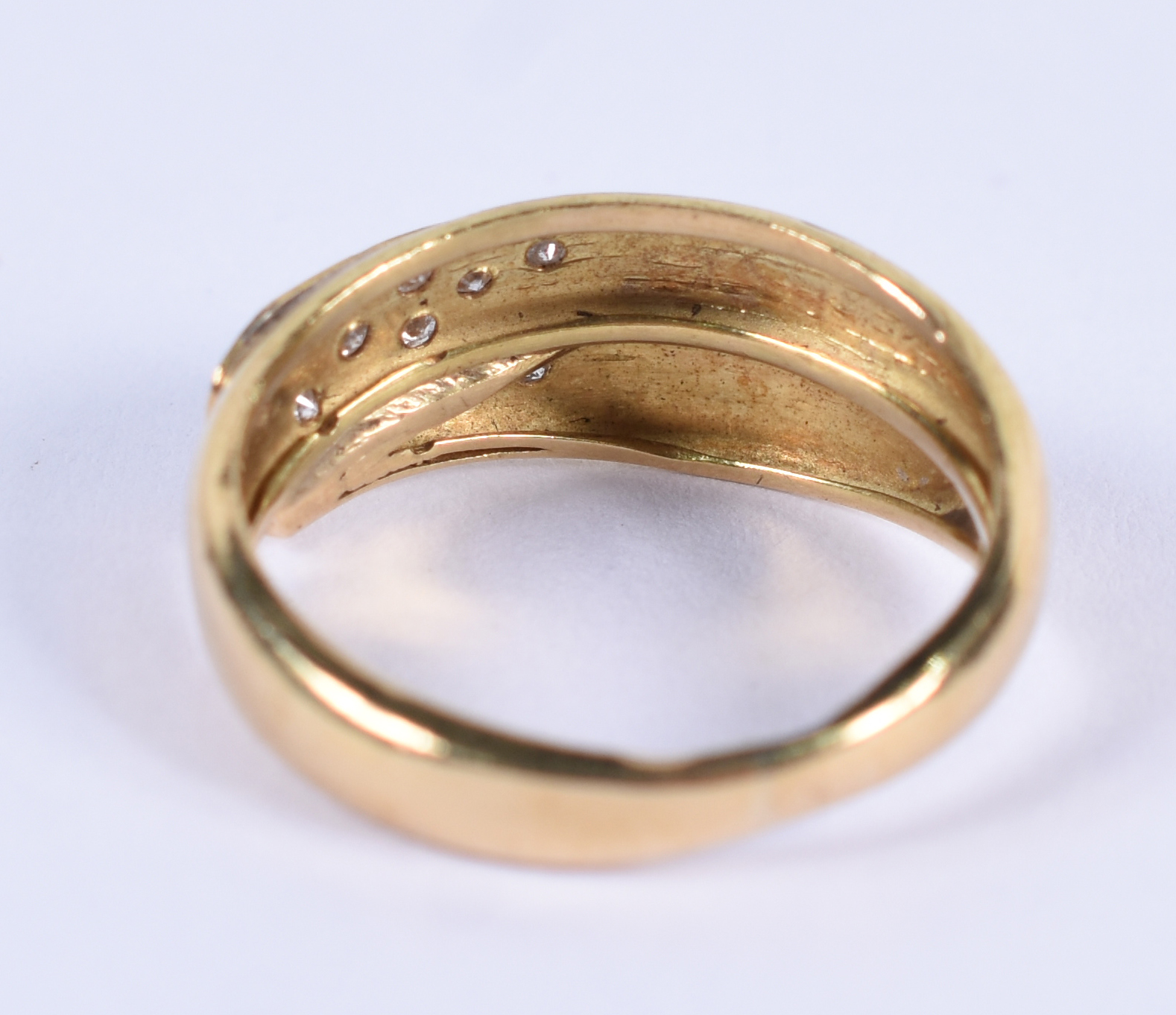 Anel de ouro 18 com brilhante .Aro 18.(Por questão de segurança a... - foto 4 de 4