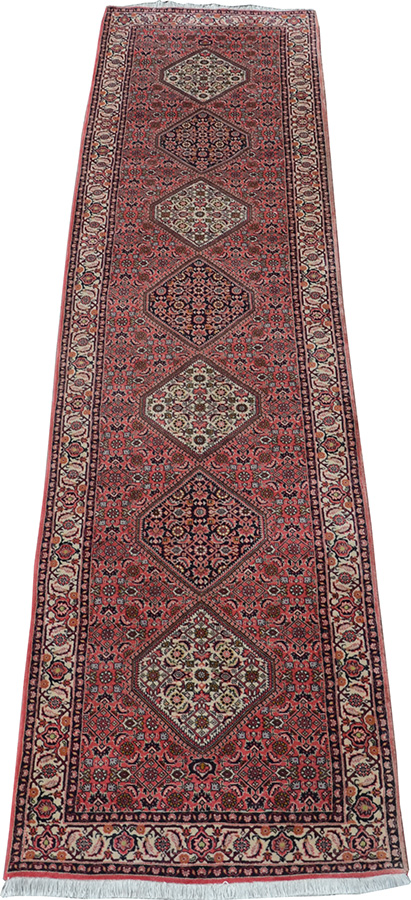 Passadeira Bidjar. Medidas 3,80 x 0,90 m.
