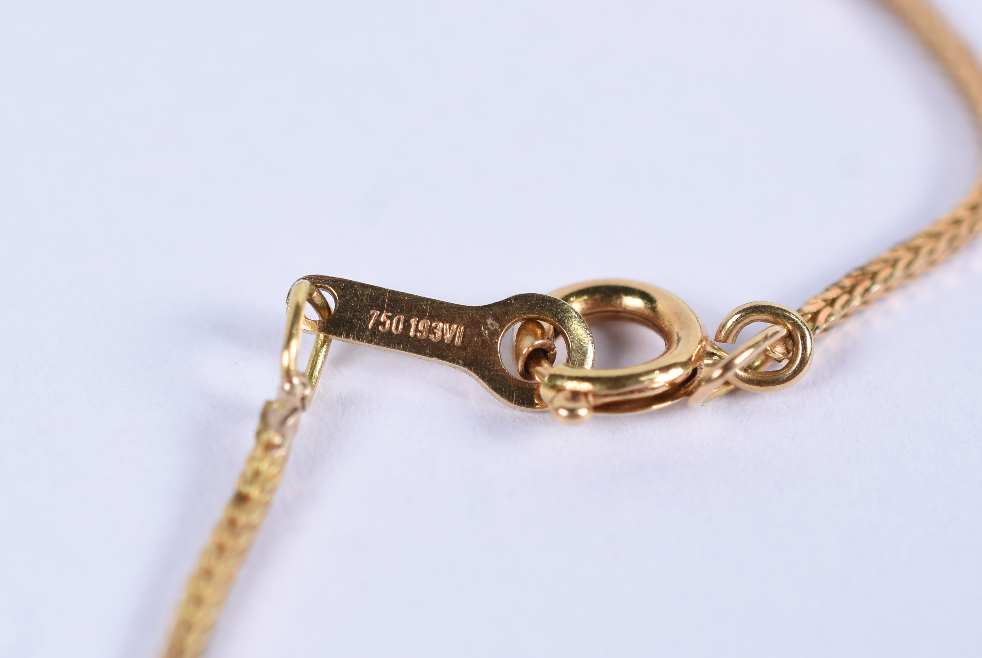 Cordão de ouro 18 k com pingente em forma de placa com... - foto 4 de 4