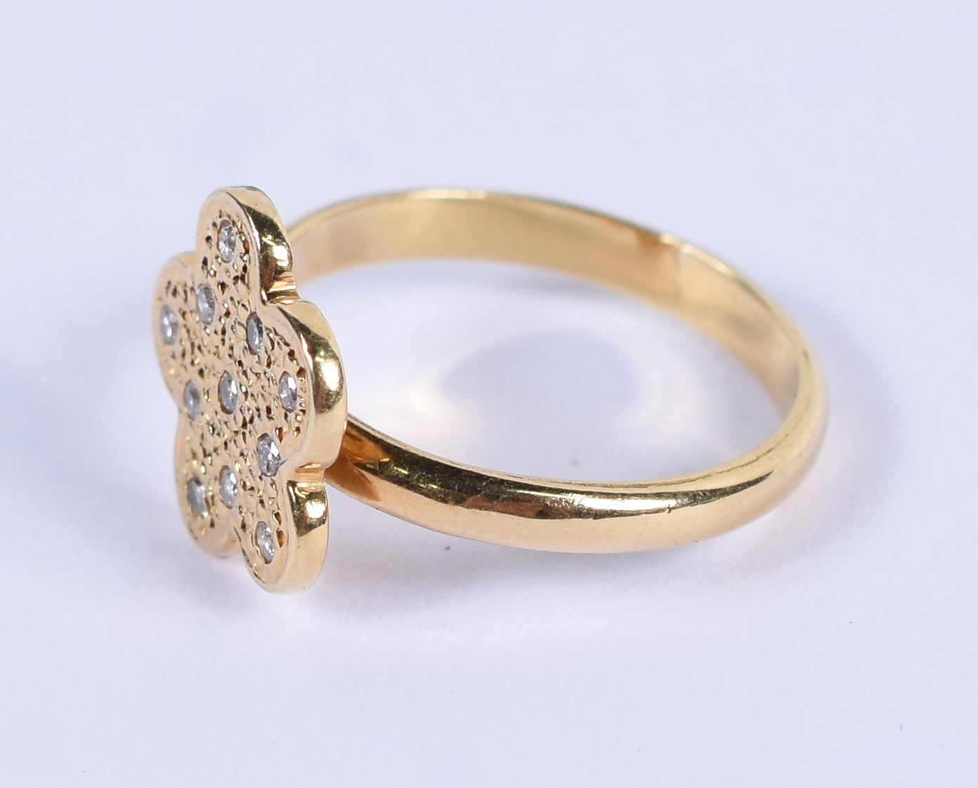 Anel de ouro 18 k com brilhante.Aro 15.(Por questão de segurança a... - foto 2 de 3