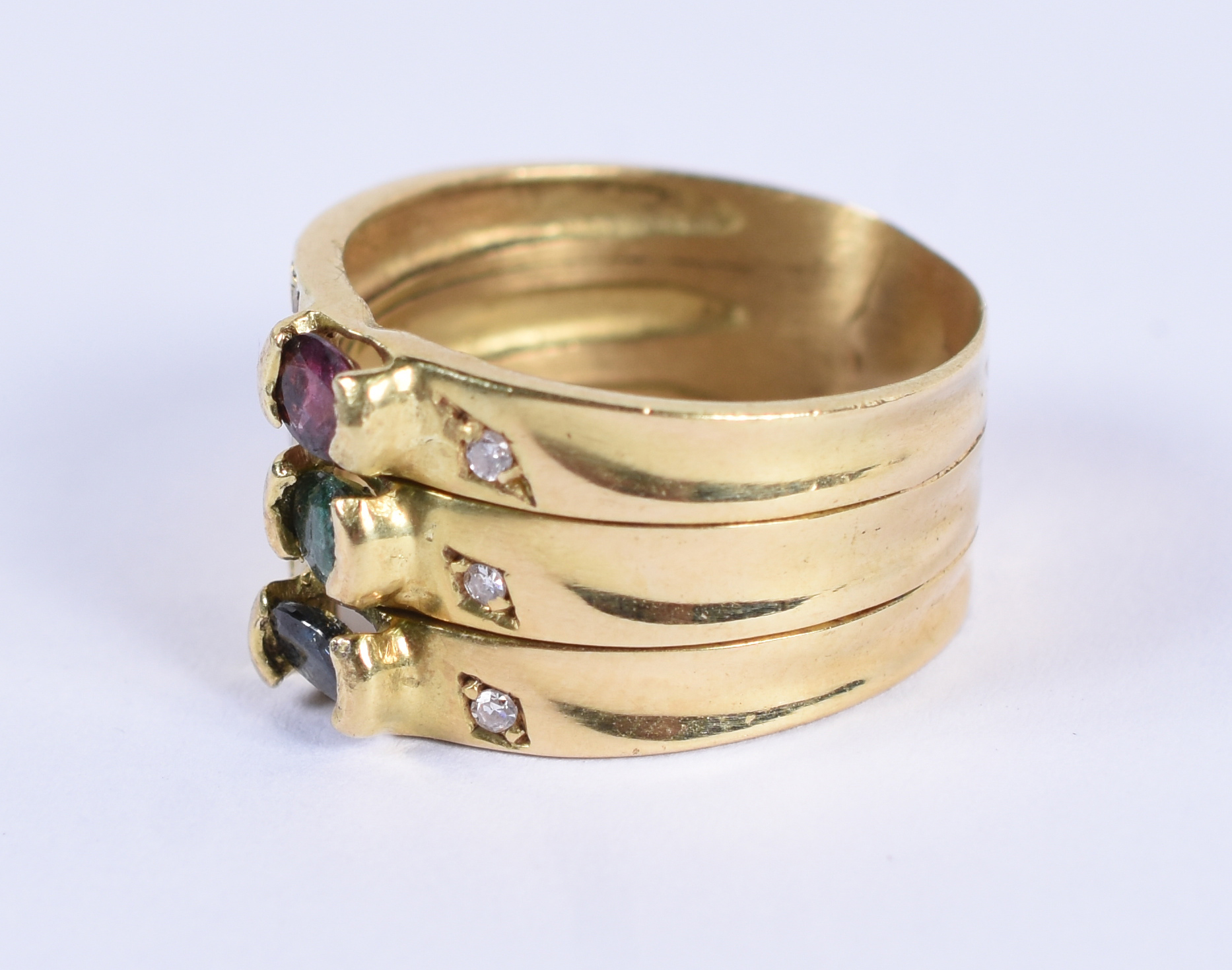 Anel de ouro 18 k . Aro 15.(Por questão de segurança a peça não se... - foto 2 de 4