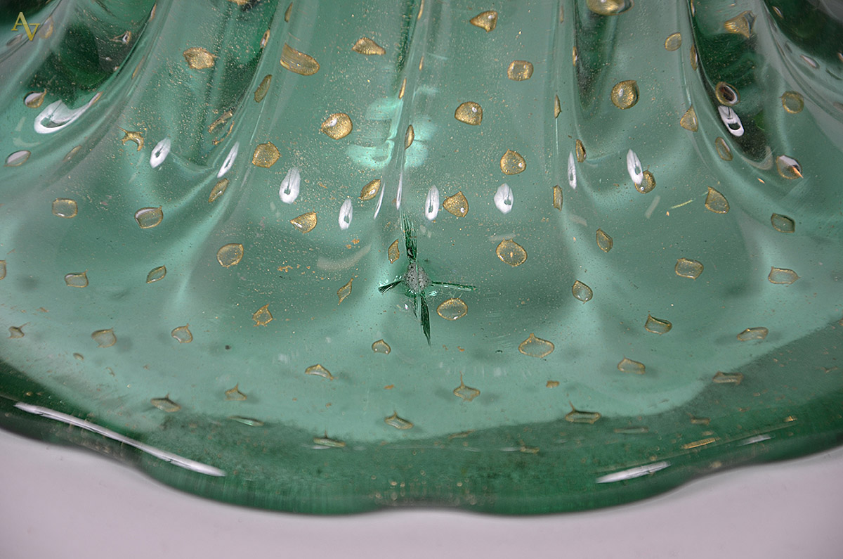 Pé de abajur de murano na cor verde com pó de ouro (pequeno defeito... - foto 2 de 2