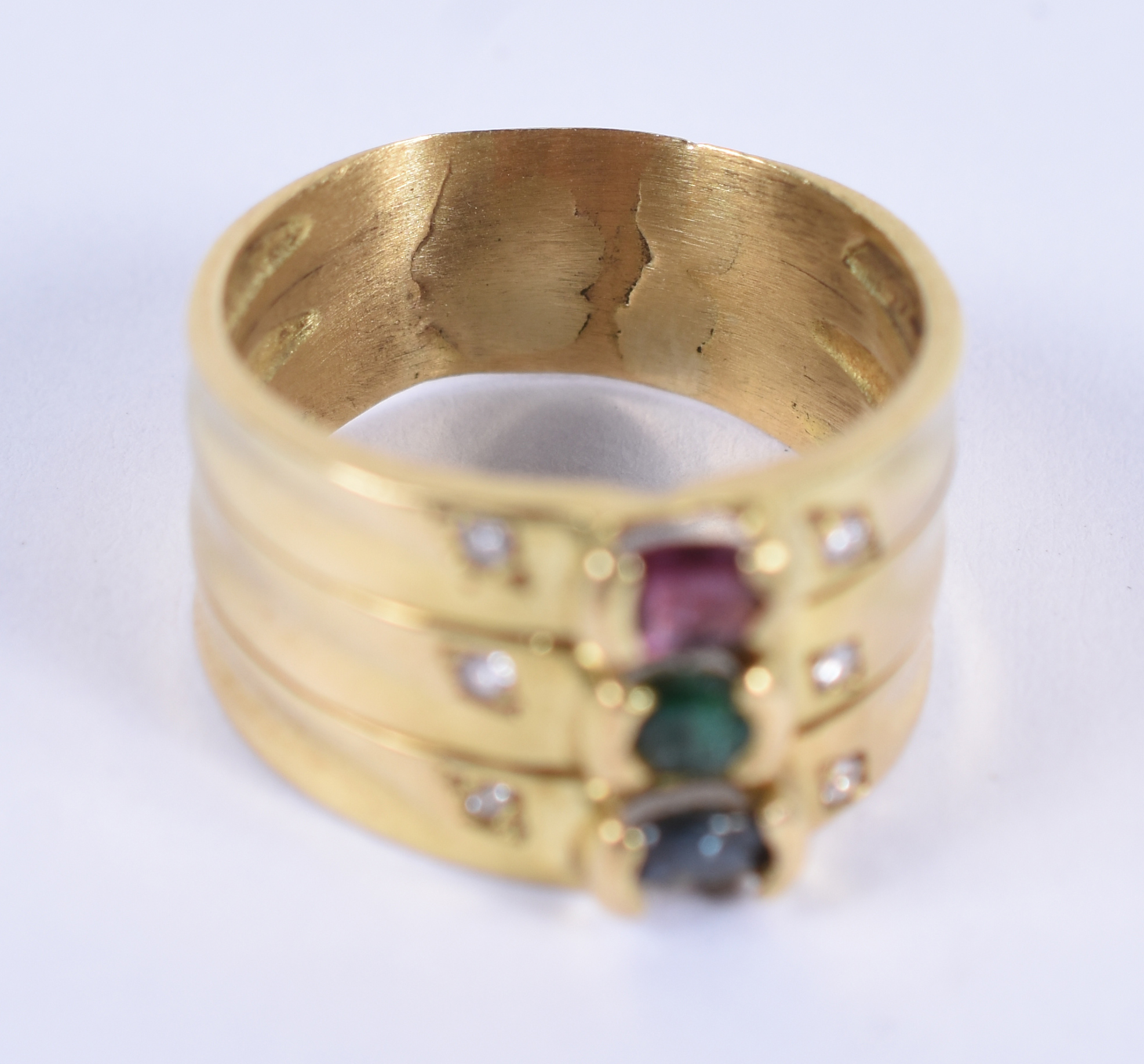 Anel de ouro 18 k . Aro 15.(Por questão de segurança a peça não se... - foto 3 de 4