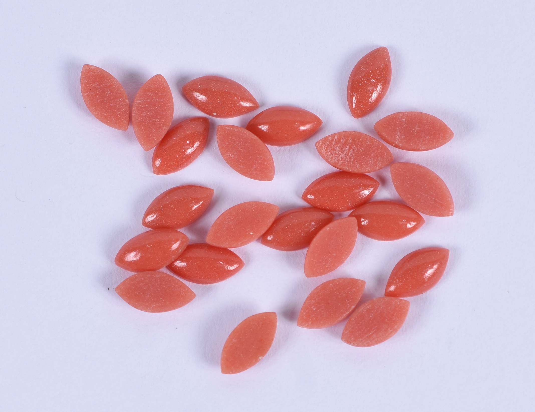 Vinte duas pedras de coral tipo navete . 9,8 cts.(Por questão de... - foto 2 de 2