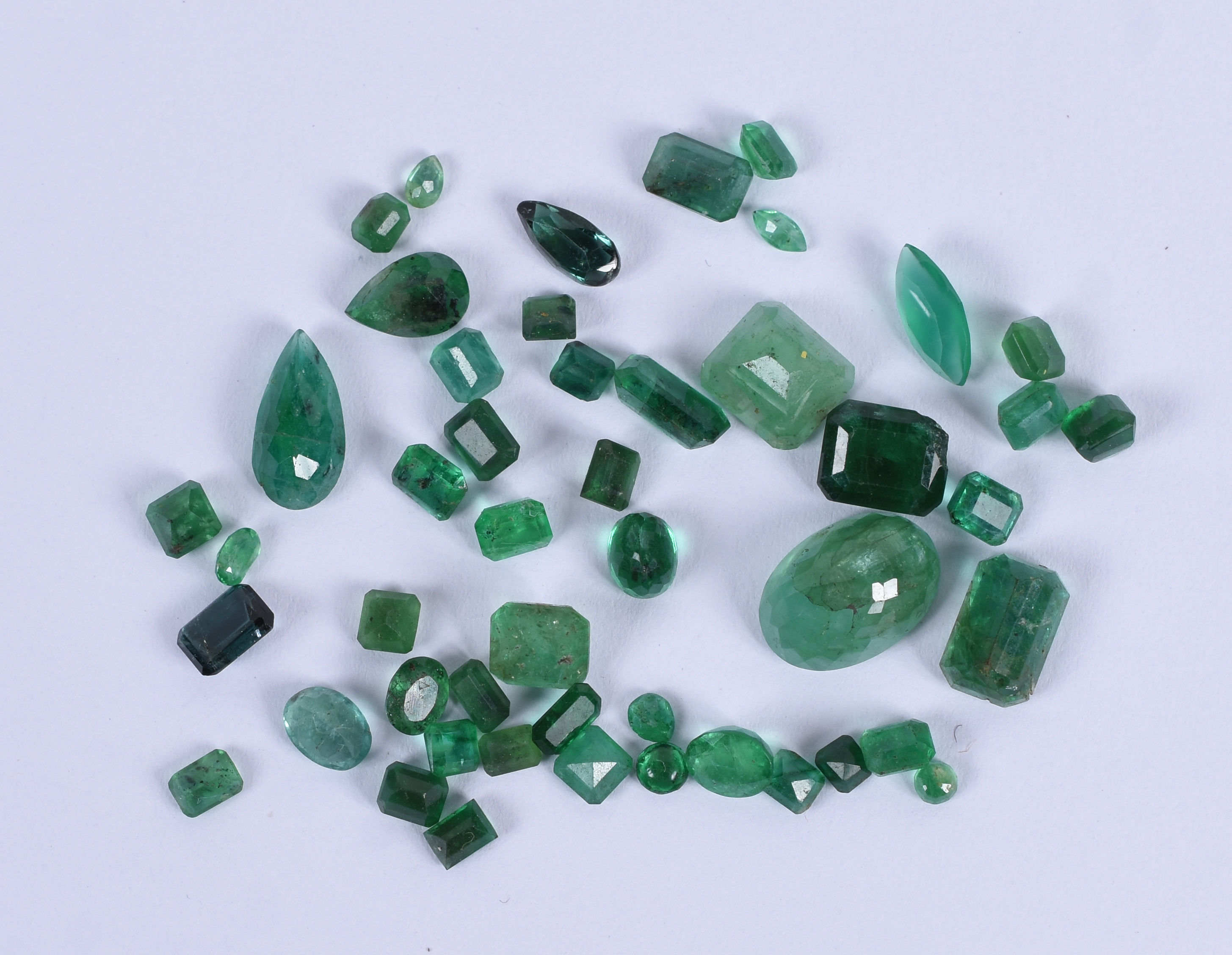 Pedras de turmalina verde . 29,9 cts. Medida de 0,2 té 1cm (Por... - foto 1 de 2