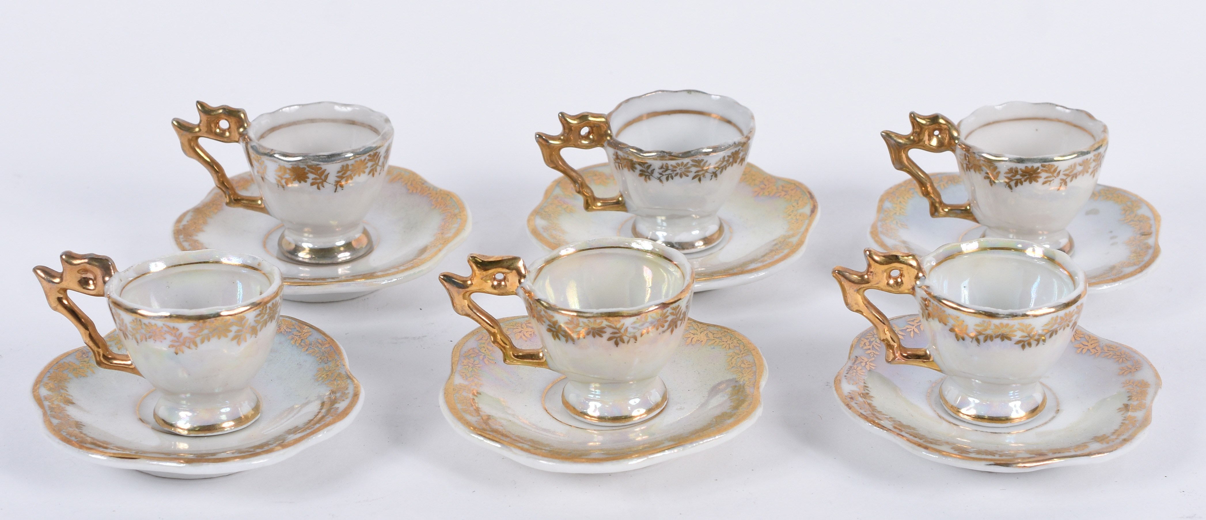 Seis xícaras com pires de porcelana para café. - foto 3 de 6
