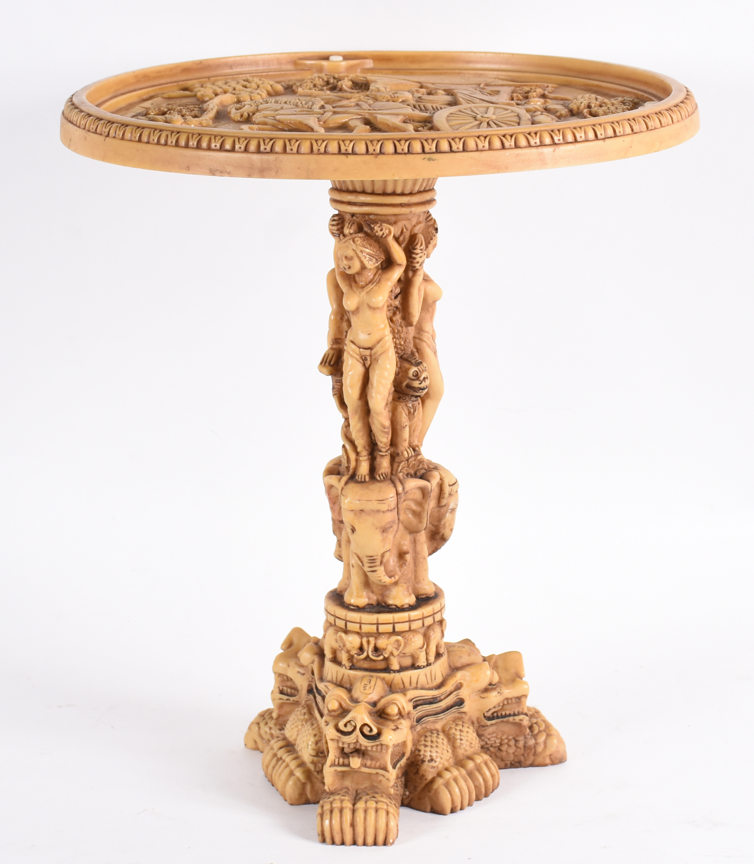 Mesa de resina oriental com entalhes em relevo. - foto 1 de 4