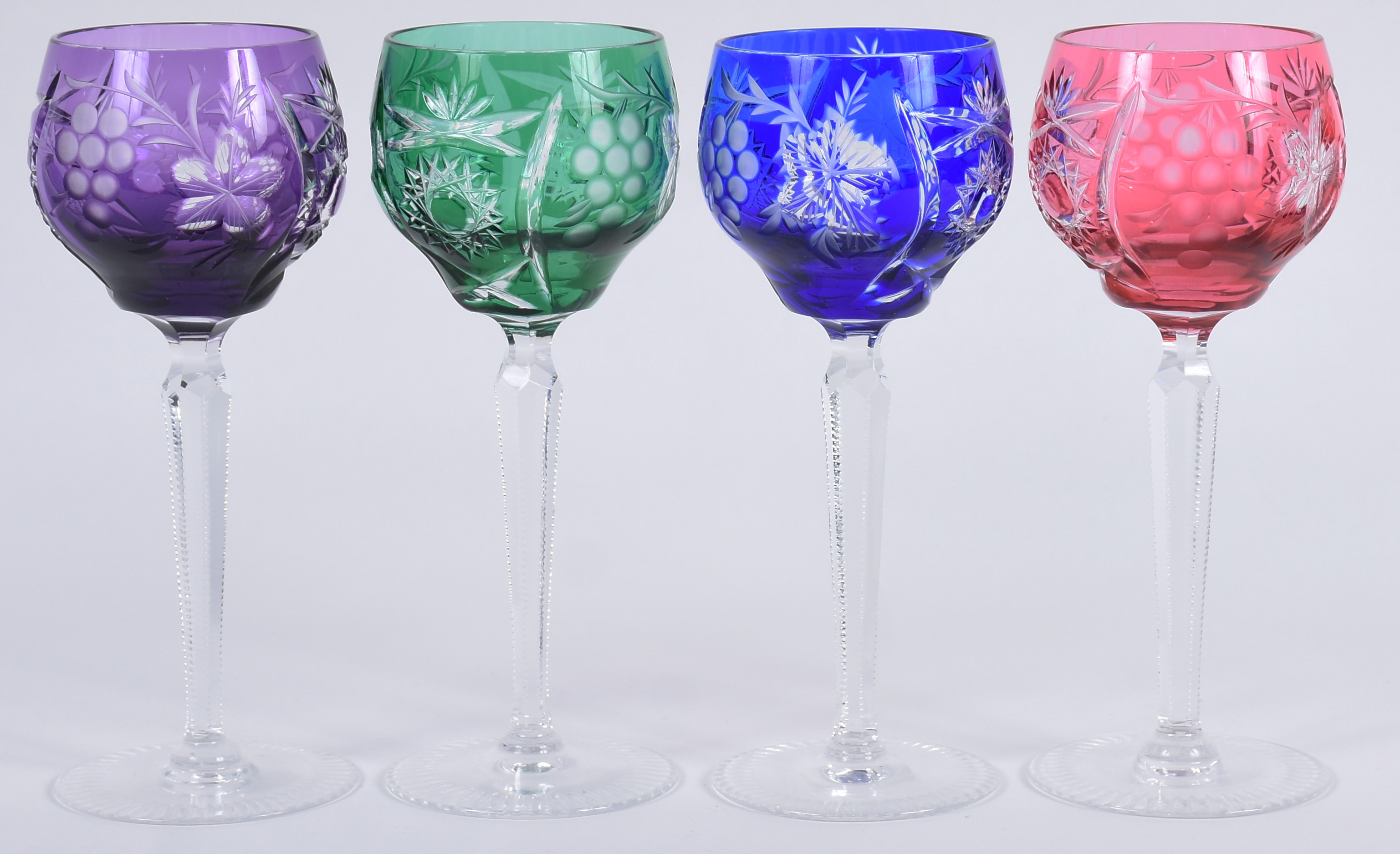 Seis taças para vinho de cristal doublé lapidado em diversas cores. - foto 3 de 3