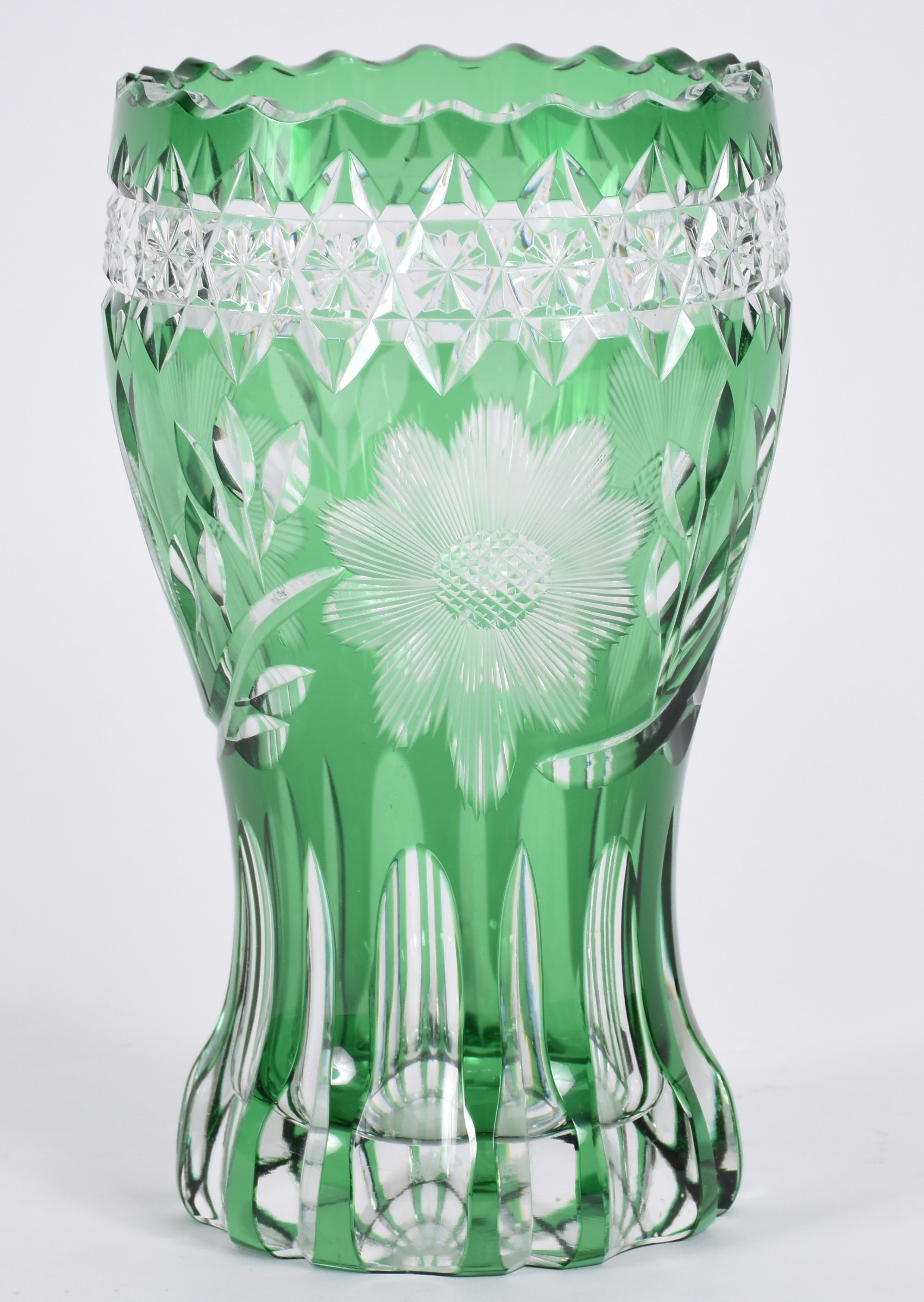 Vaso demi cristal verde lapidado. - foto 1 de 4
