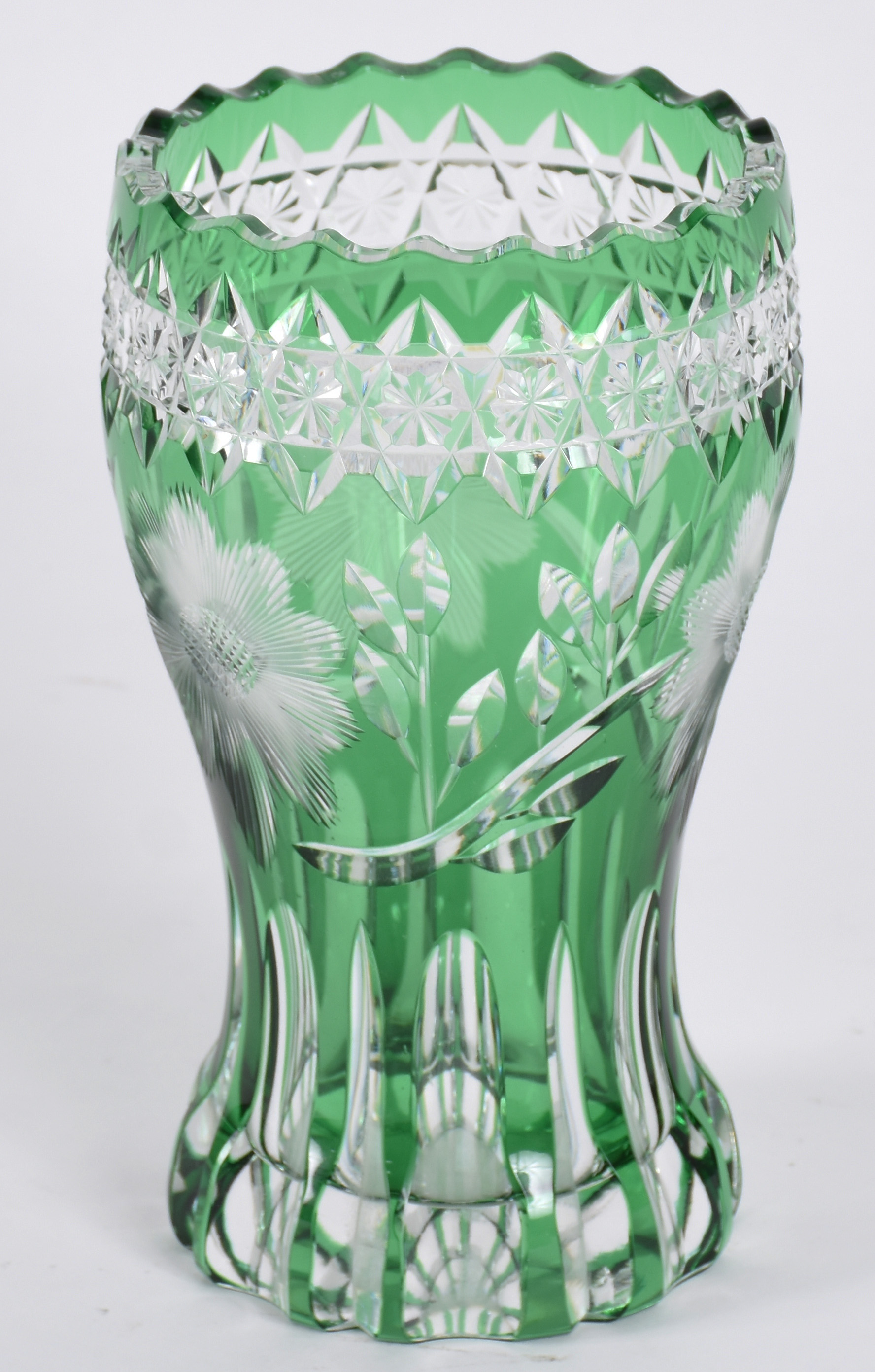 Vaso demi cristal verde lapidado. - foto 2 de 4