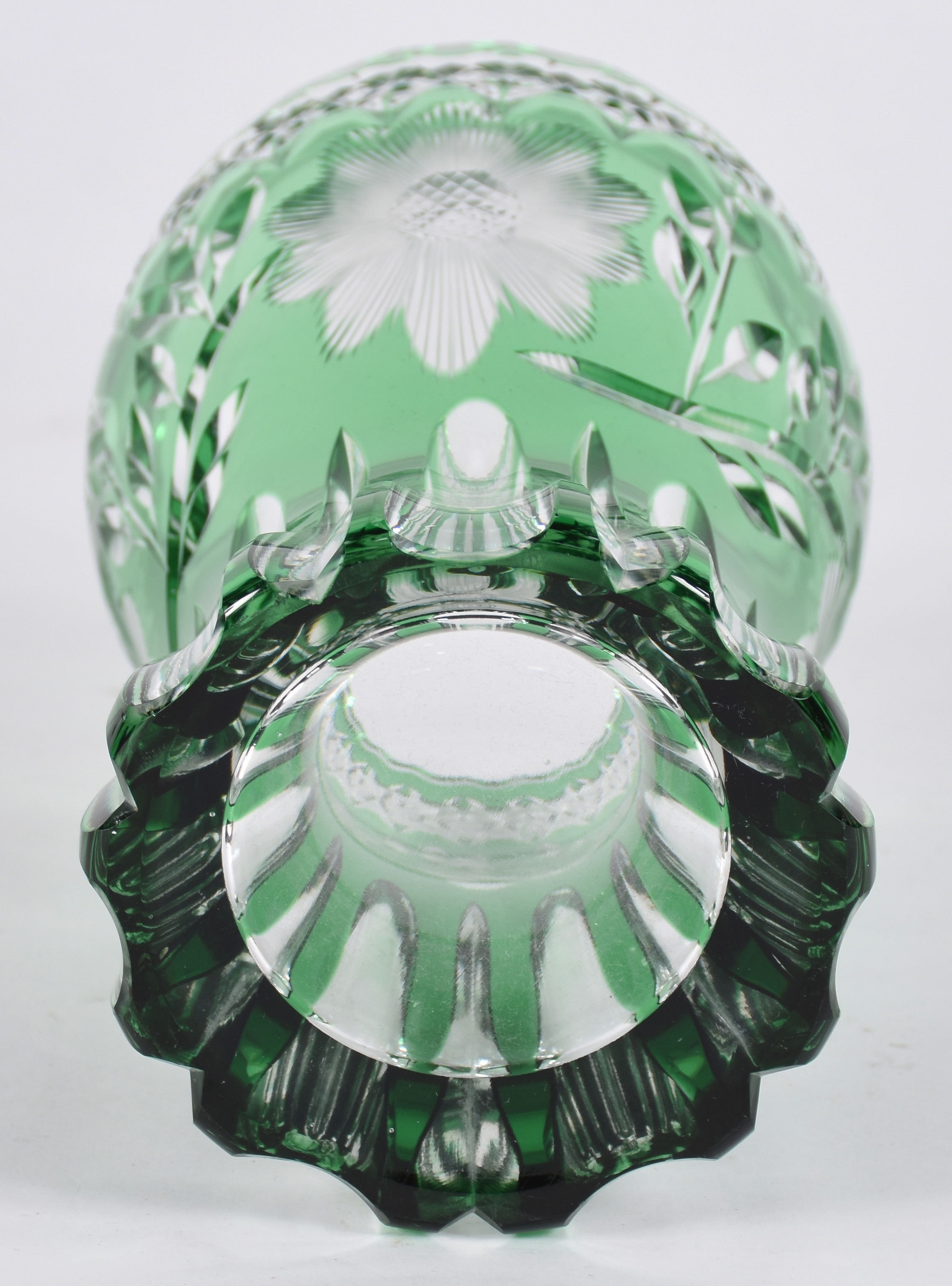 Vaso demi cristal verde lapidado. - foto 4 de 4