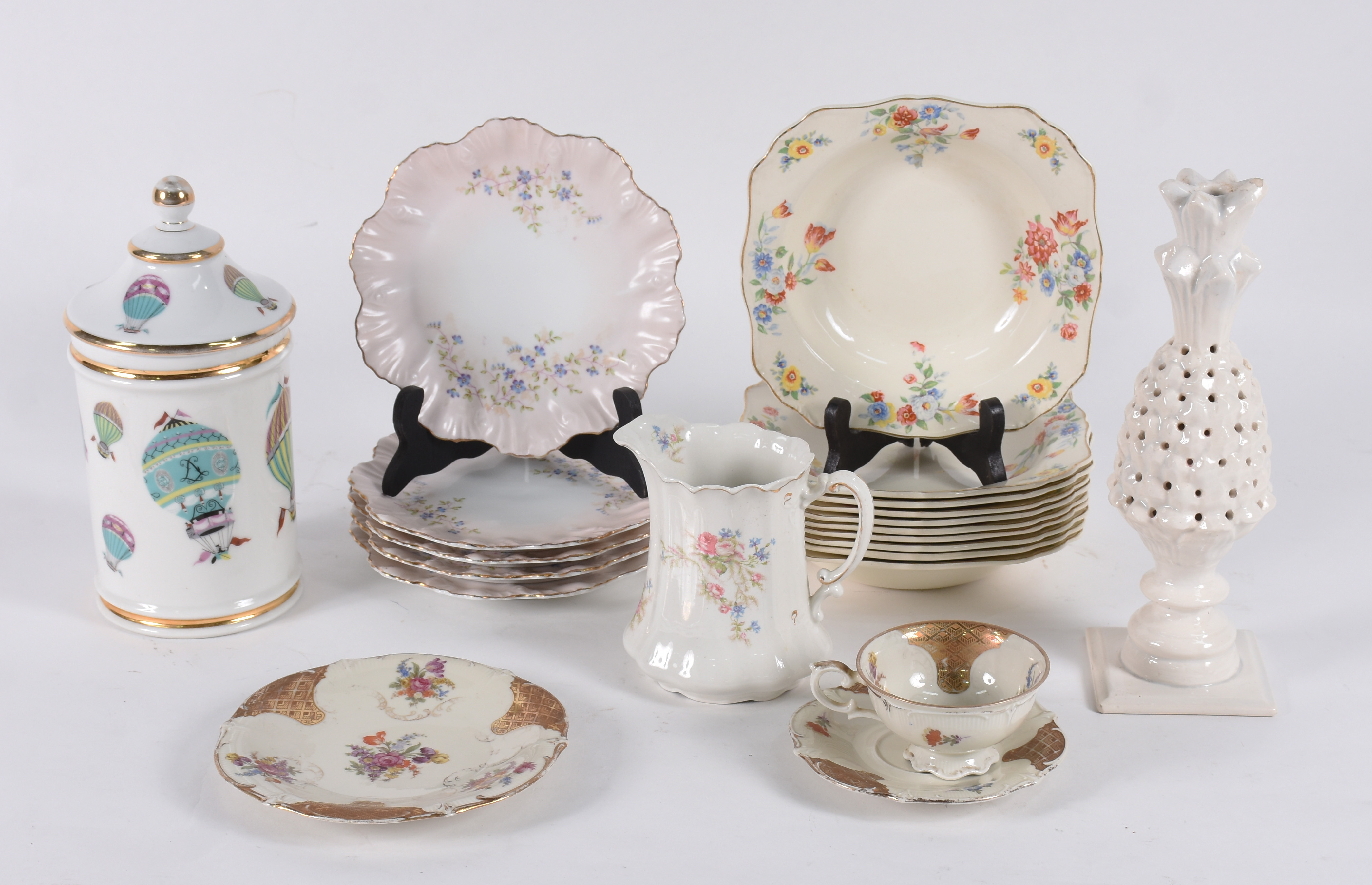 Diversas peças sendo: 10 pratos fundos de porcelana J&G Meakin... - foto 1 de 6