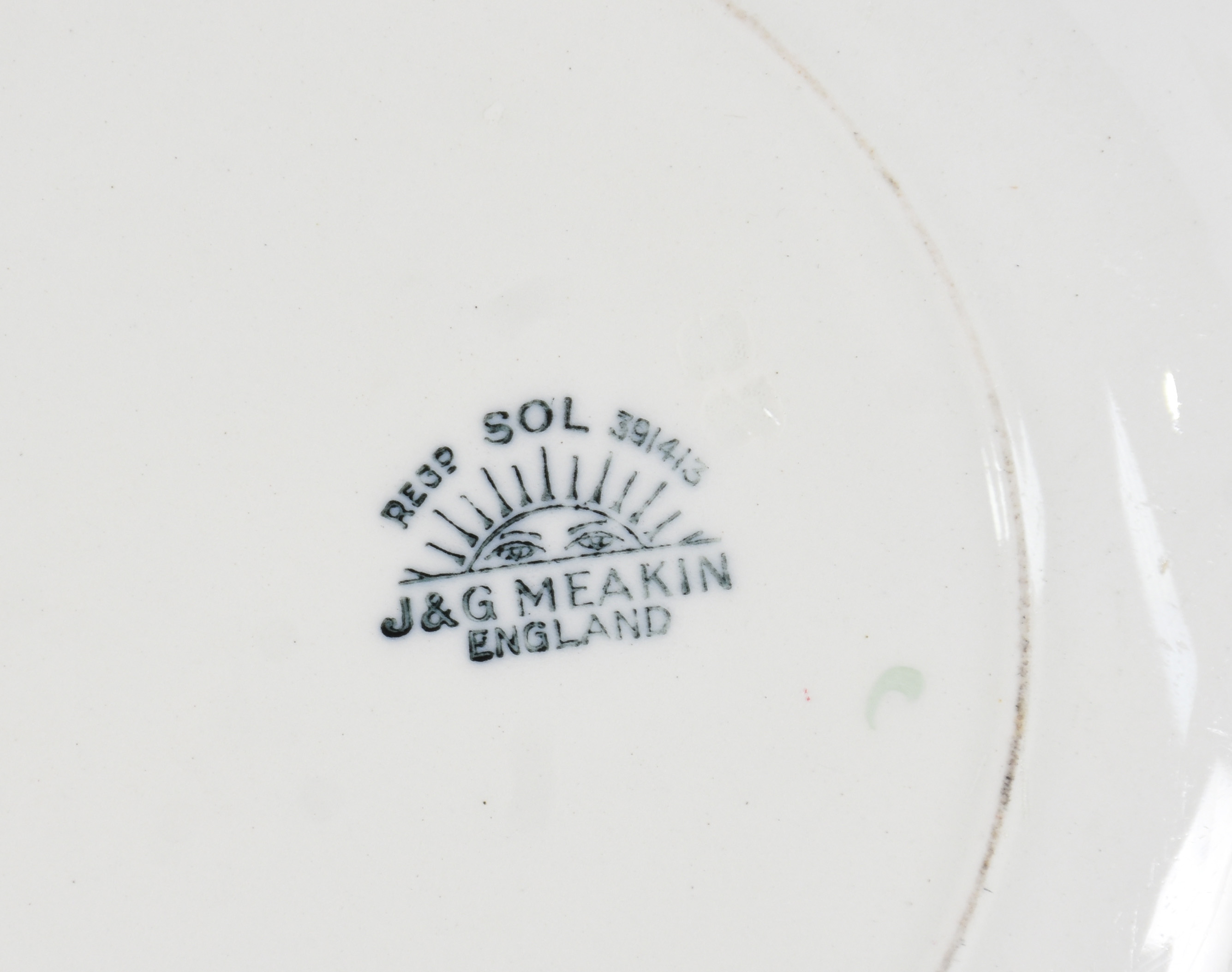 Diversas peças sendo: 10 pratos fundos de porcelana J&G Meakin... - foto 3 de 6