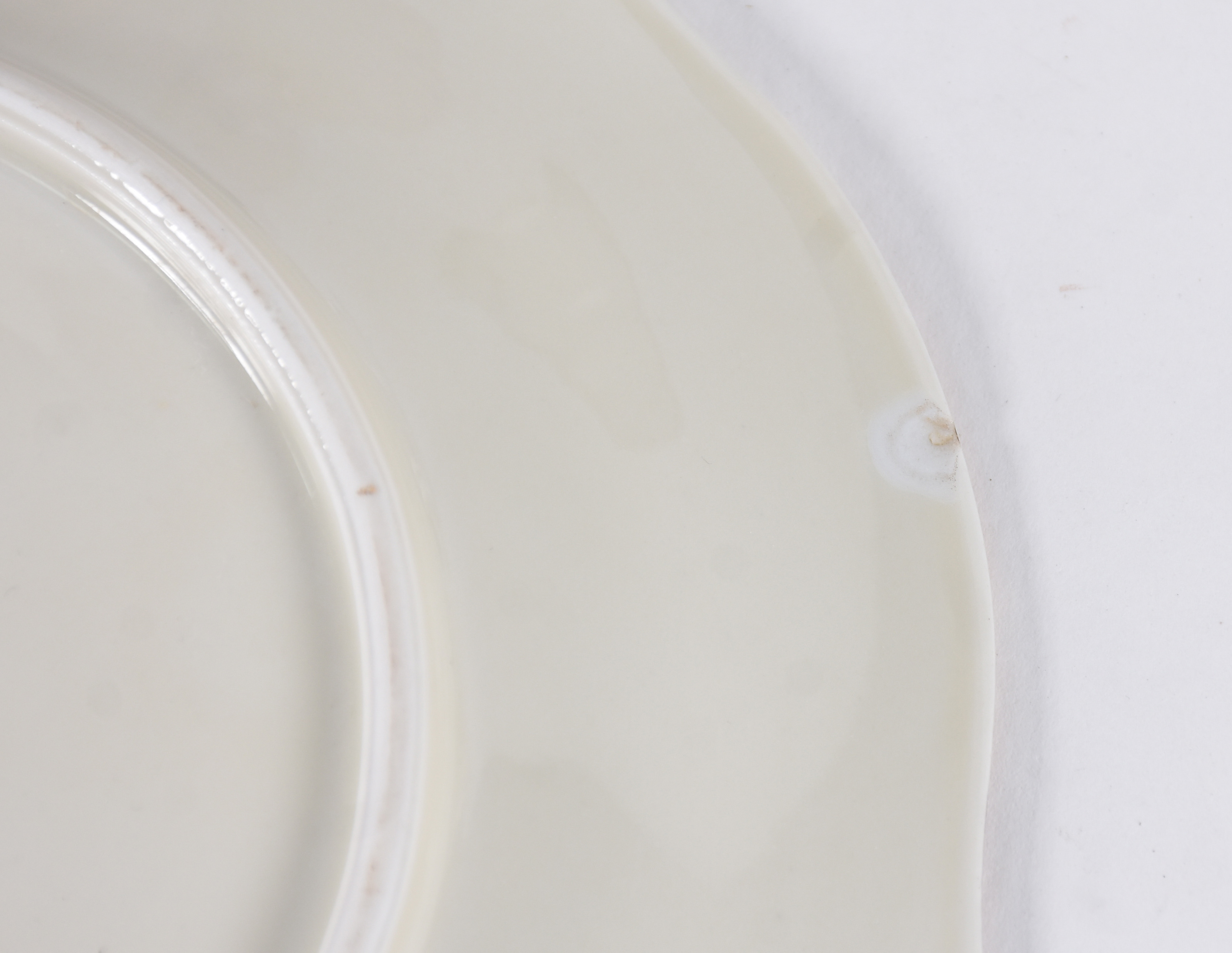Diversas peças sendo: 10 pratos fundos de porcelana J&G Meakin... - foto 5 de 6