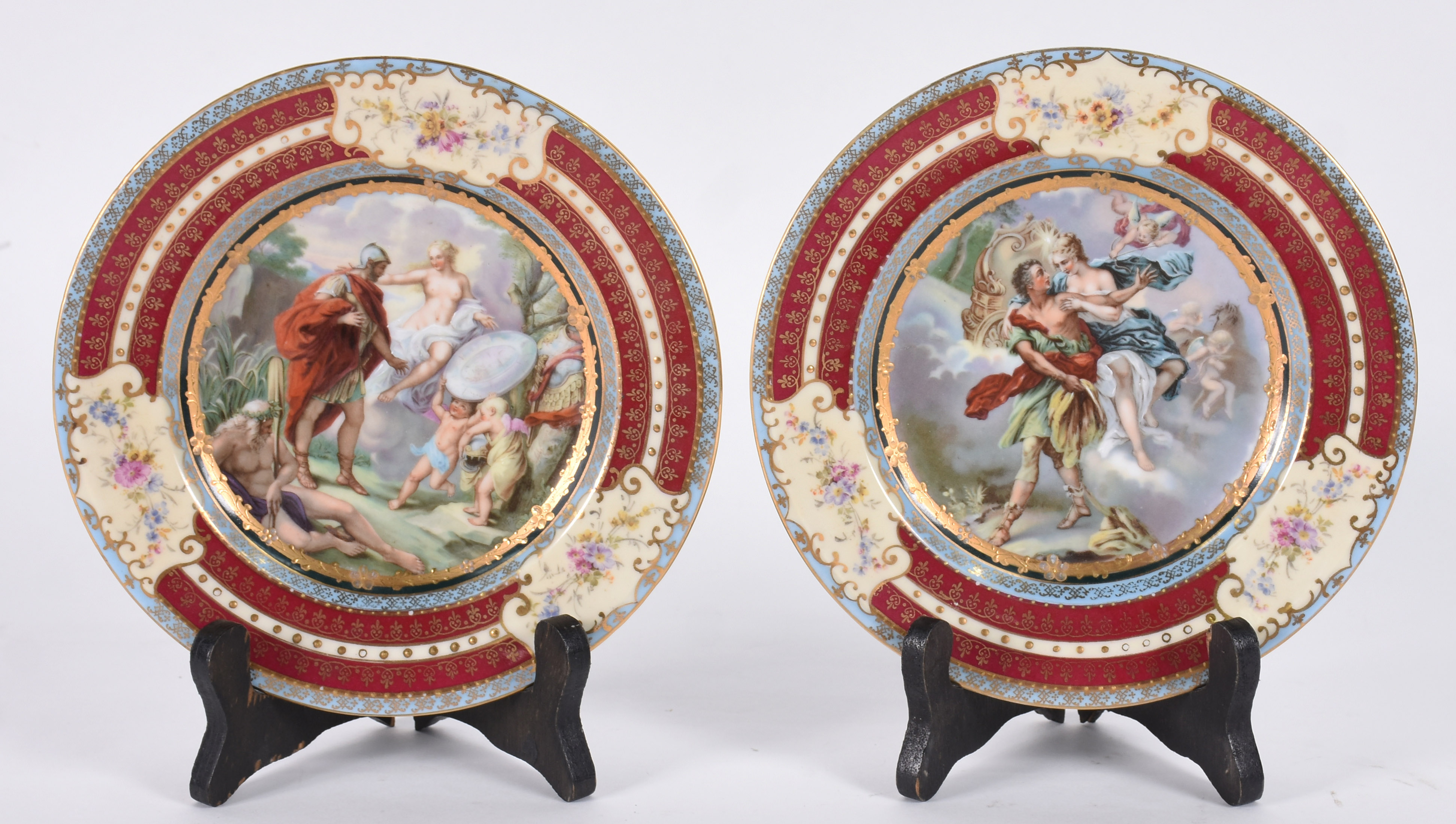 Par de pratos de porcelana Velho Viena decorados com cenas celestiais... - foto 1 de 3
