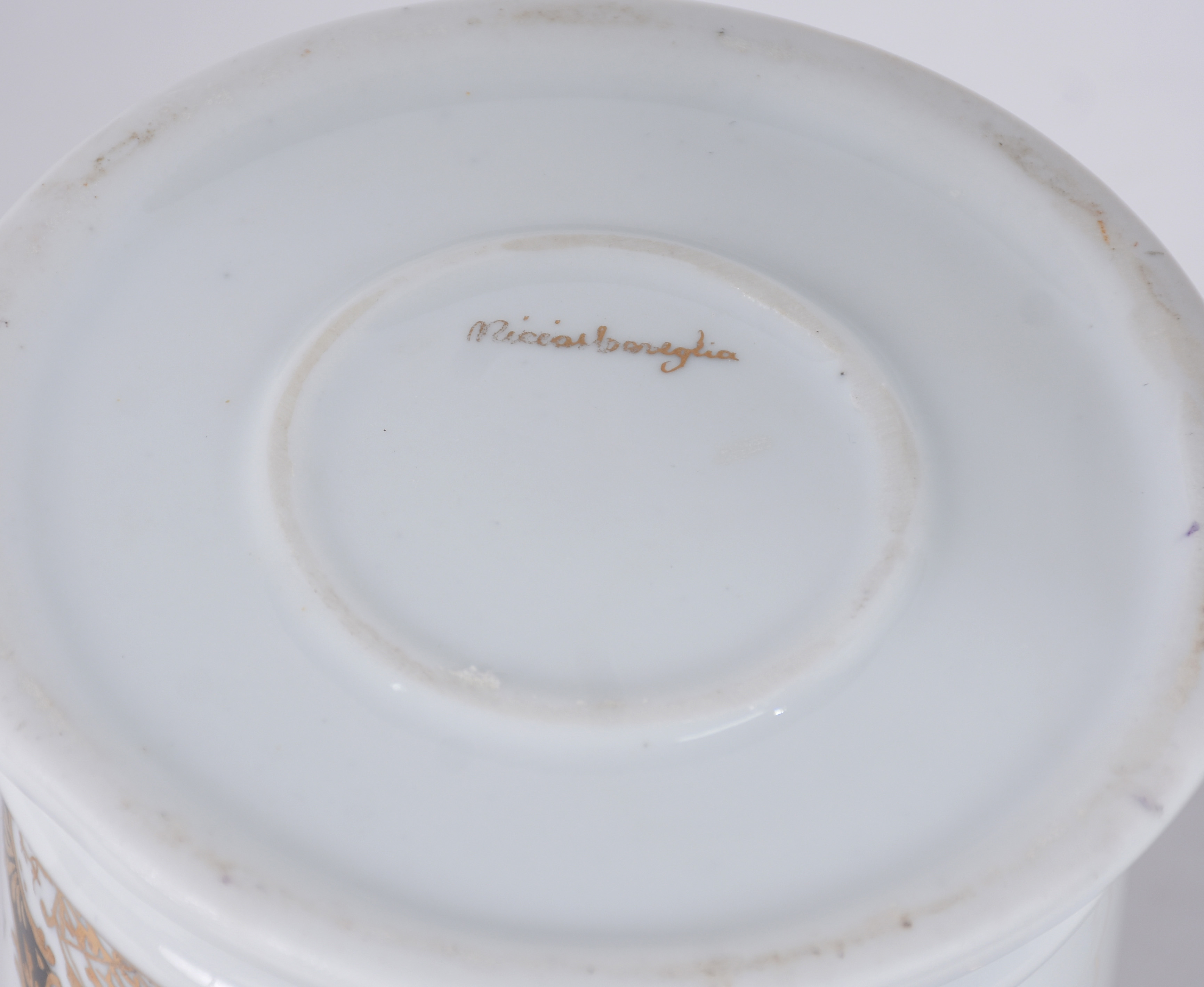 Dois potes de farmácia de porcelana branca pintadas á mão, assinadas... - foto 5 de 5